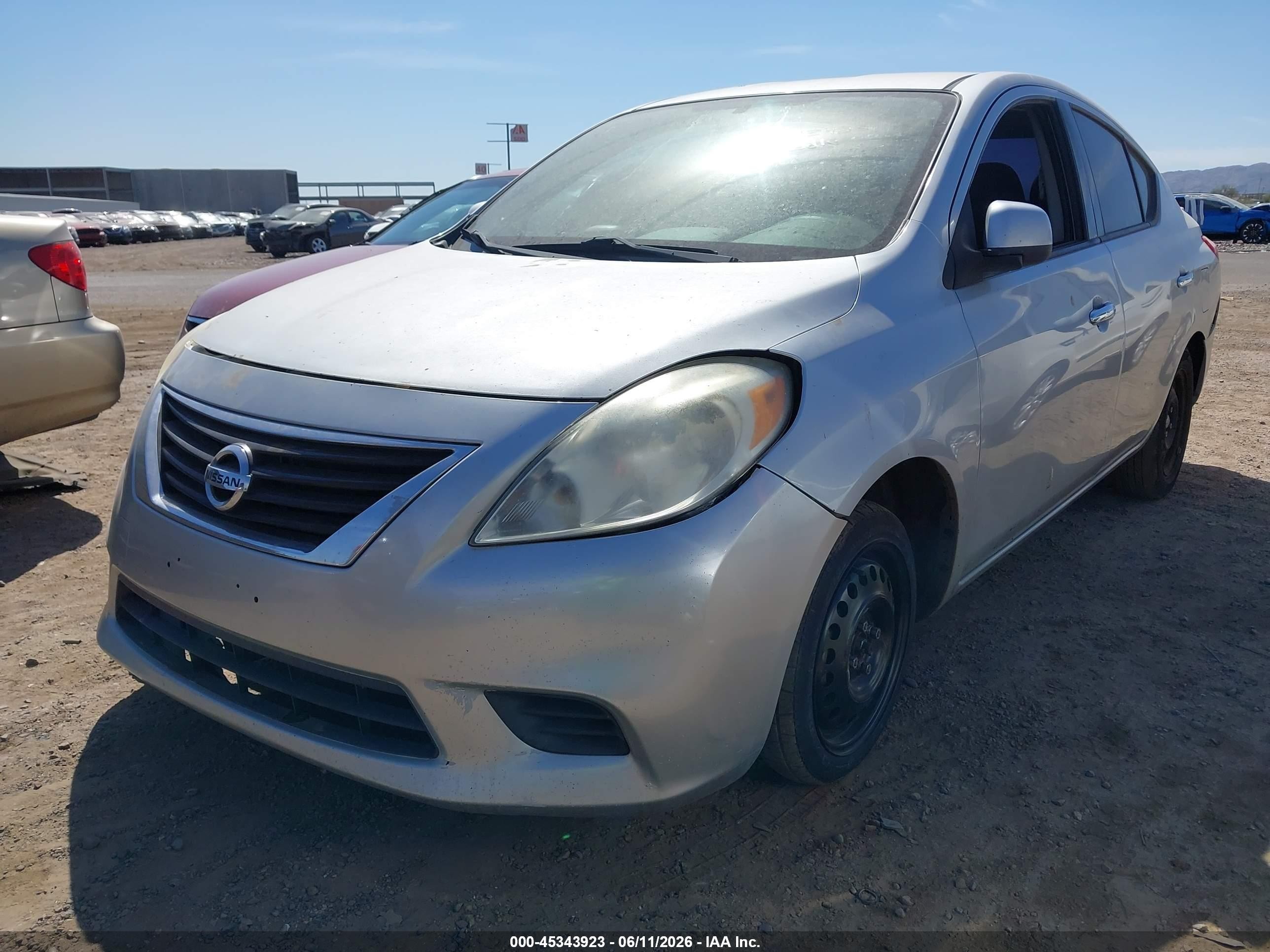 2014 Nissan Versa 1.6 Sv Silver vin: 3N1CN7AP7EL830071