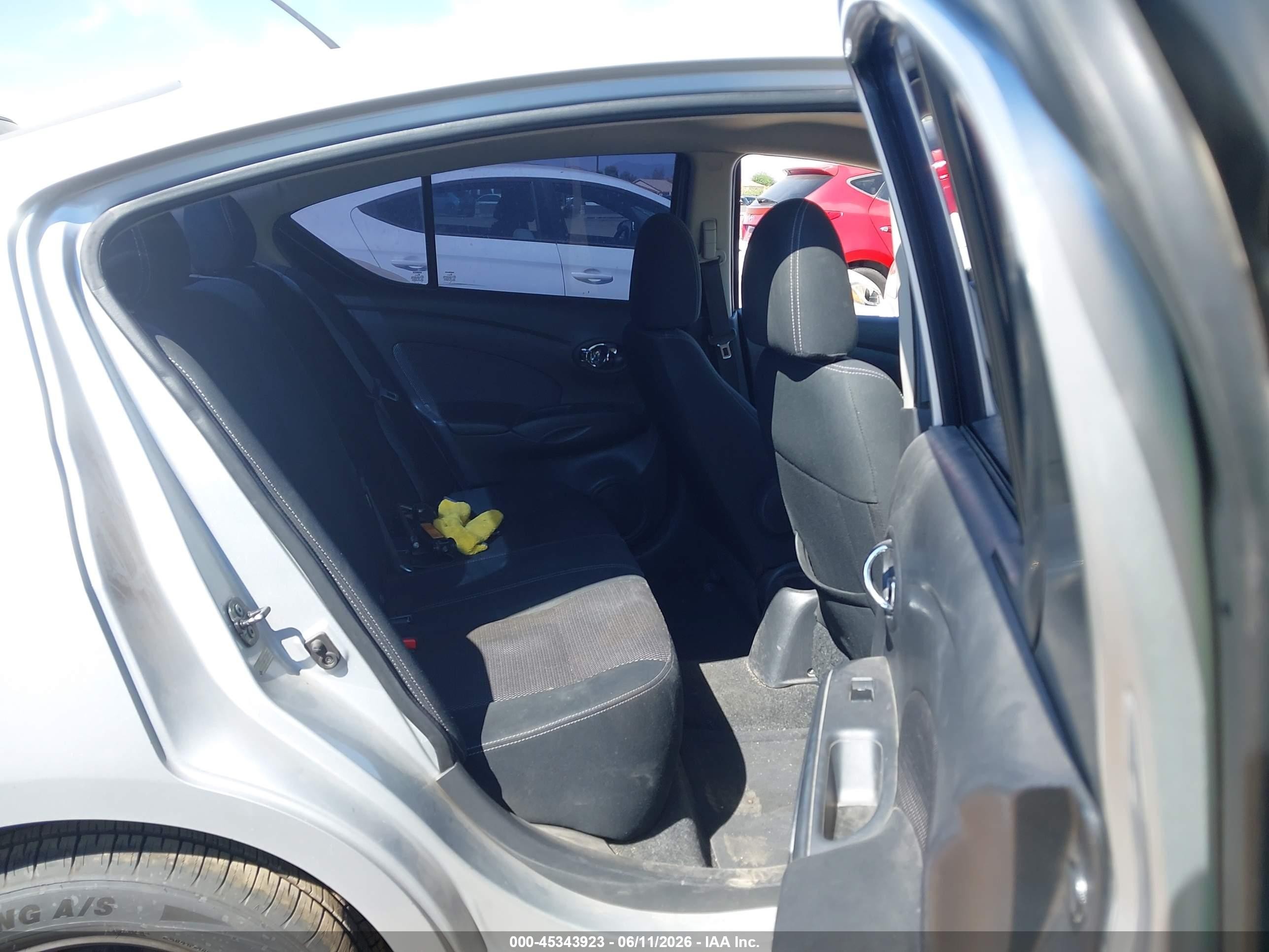 2014 Nissan Versa 1.6 Sv Silver vin: 3N1CN7AP7EL830071