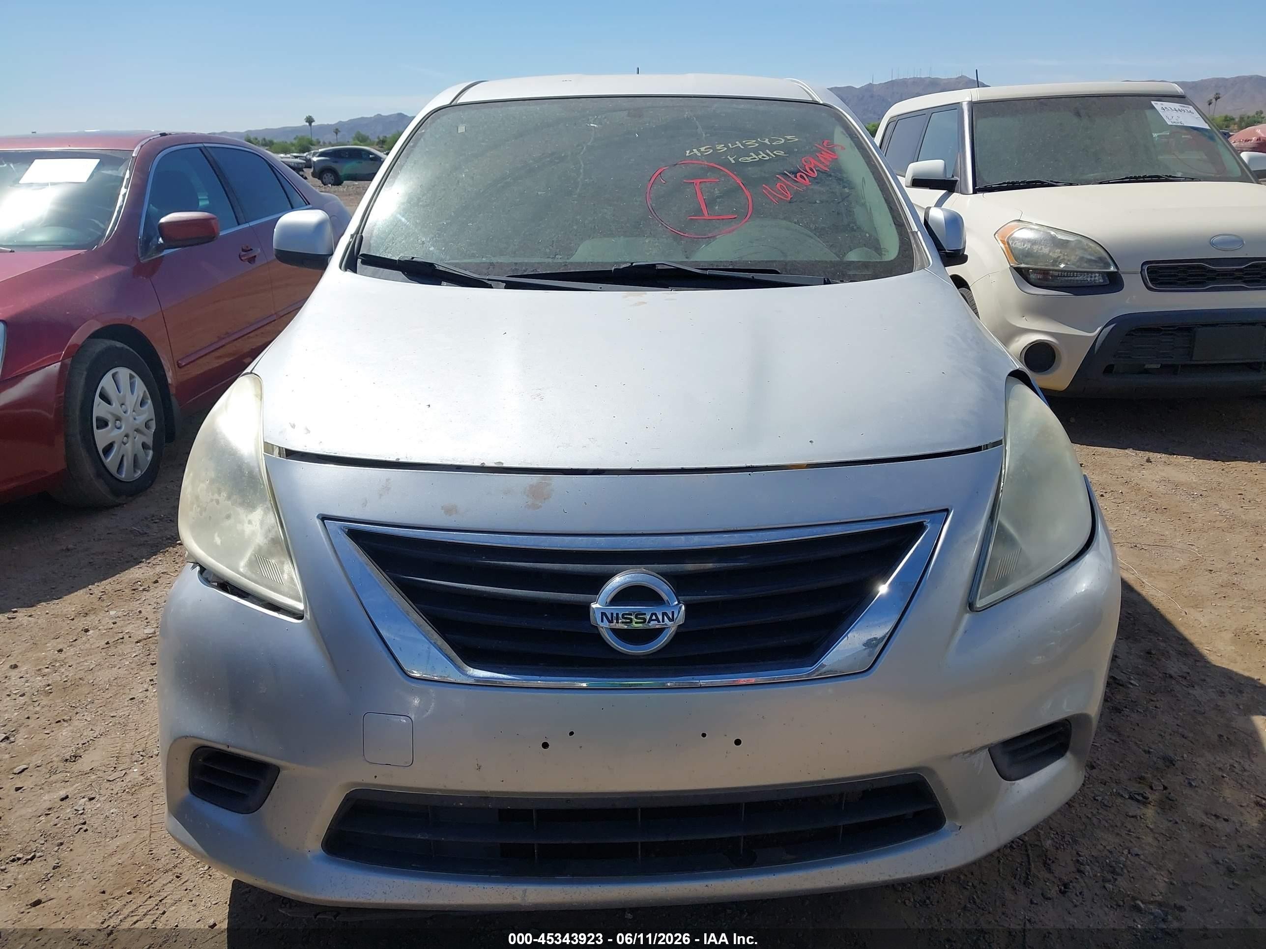 2014 Nissan Versa 1.6 Sv Silver vin: 3N1CN7AP7EL830071