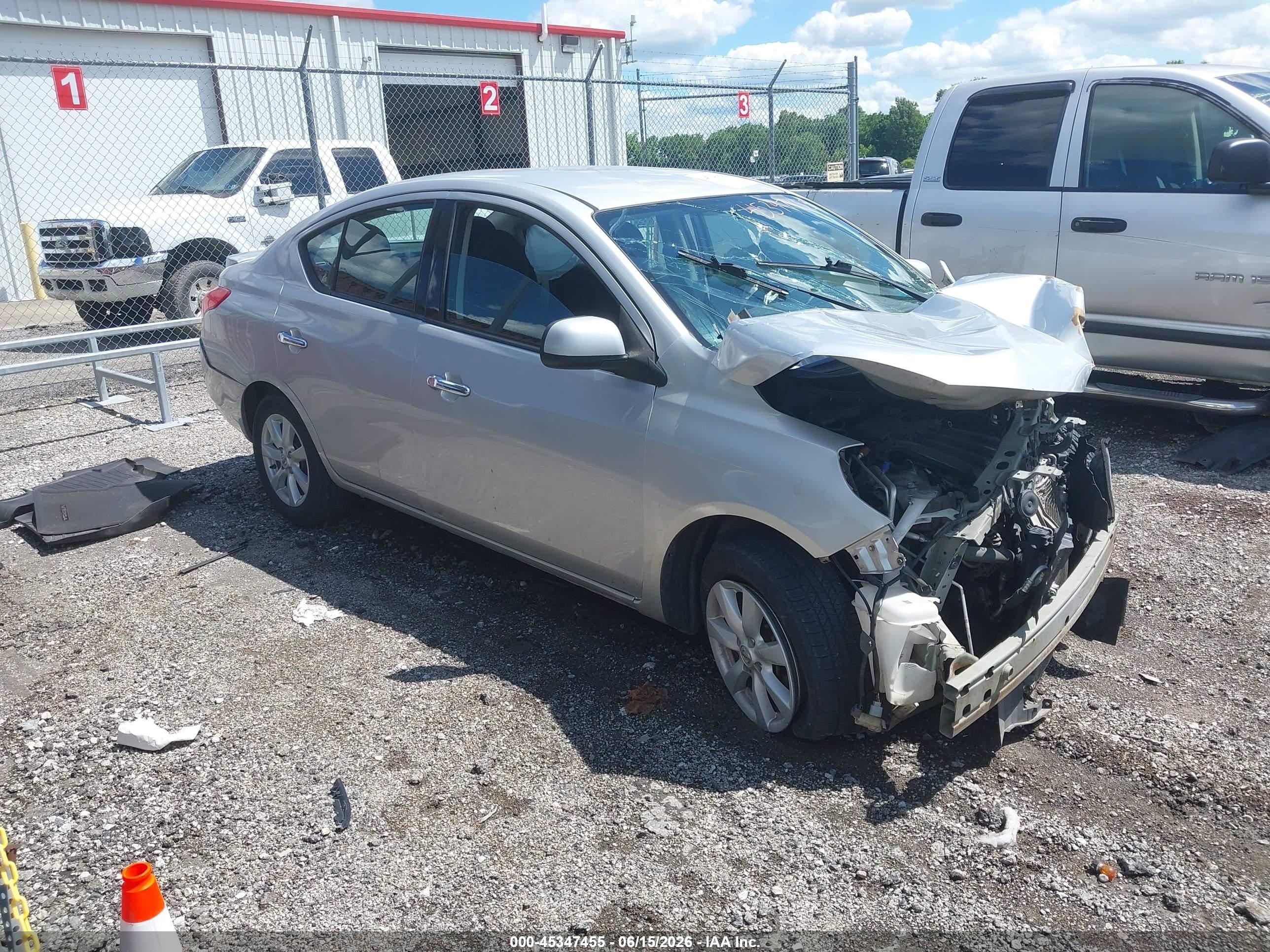 2014 Nissan Versa 1.6 Sv Silver vin: 3N1CN7AP7EL830457