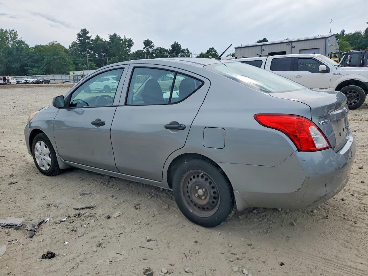 2014 Nissan Versa 1.6 S Silver vin: 3N1CN7AP7EL845458