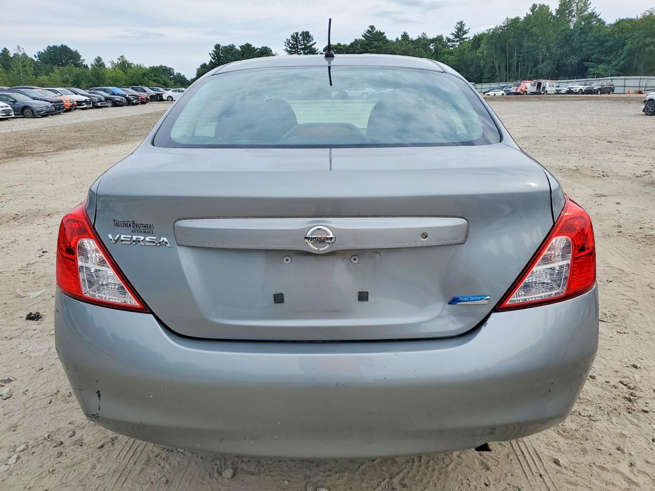 2014 Nissan Versa 1.6 S Silver vin: 3N1CN7AP7EL845458