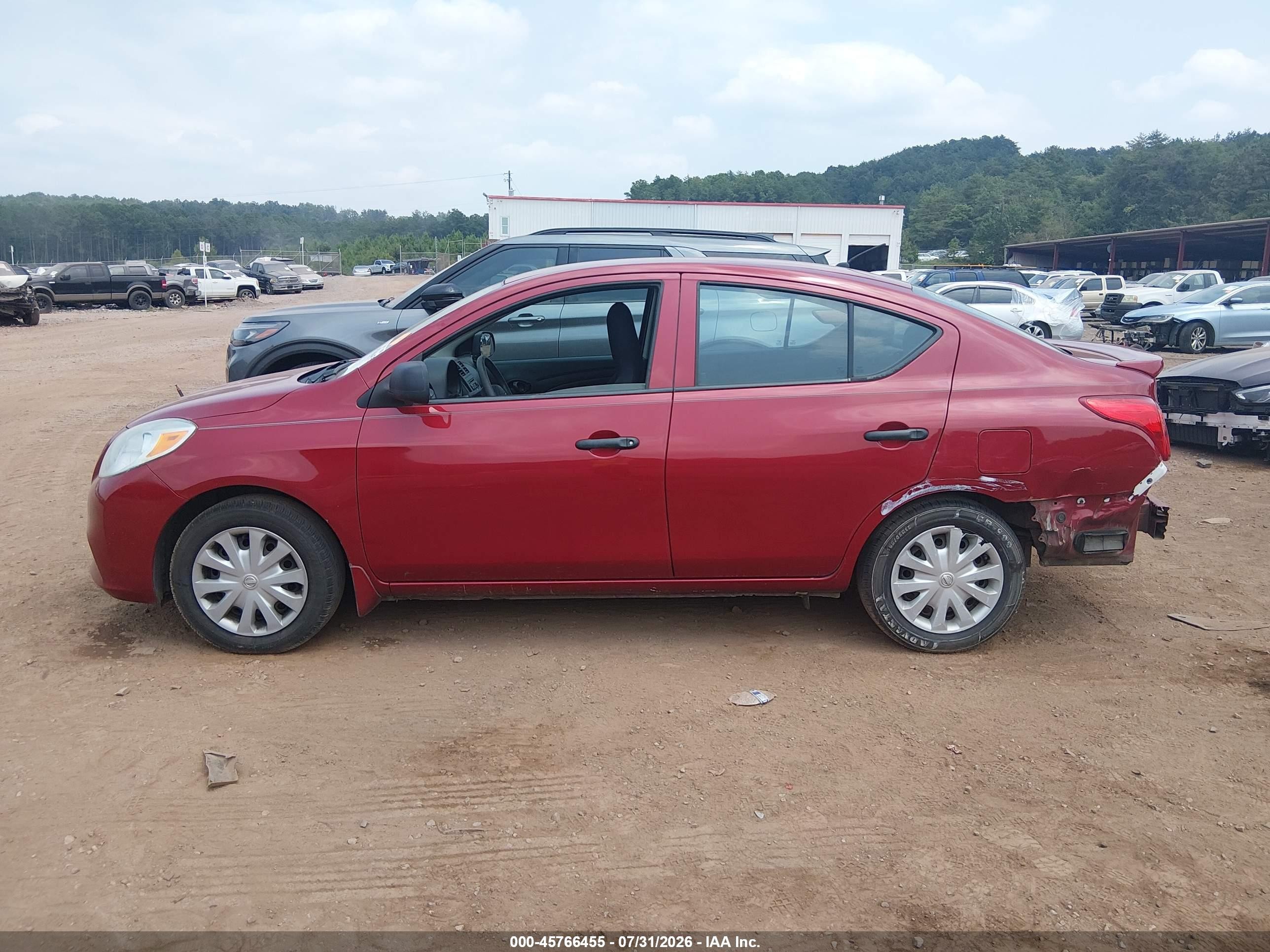 2014 Nissan Versa 1.6 S+ Red vin: 3N1CN7AP7EL847324