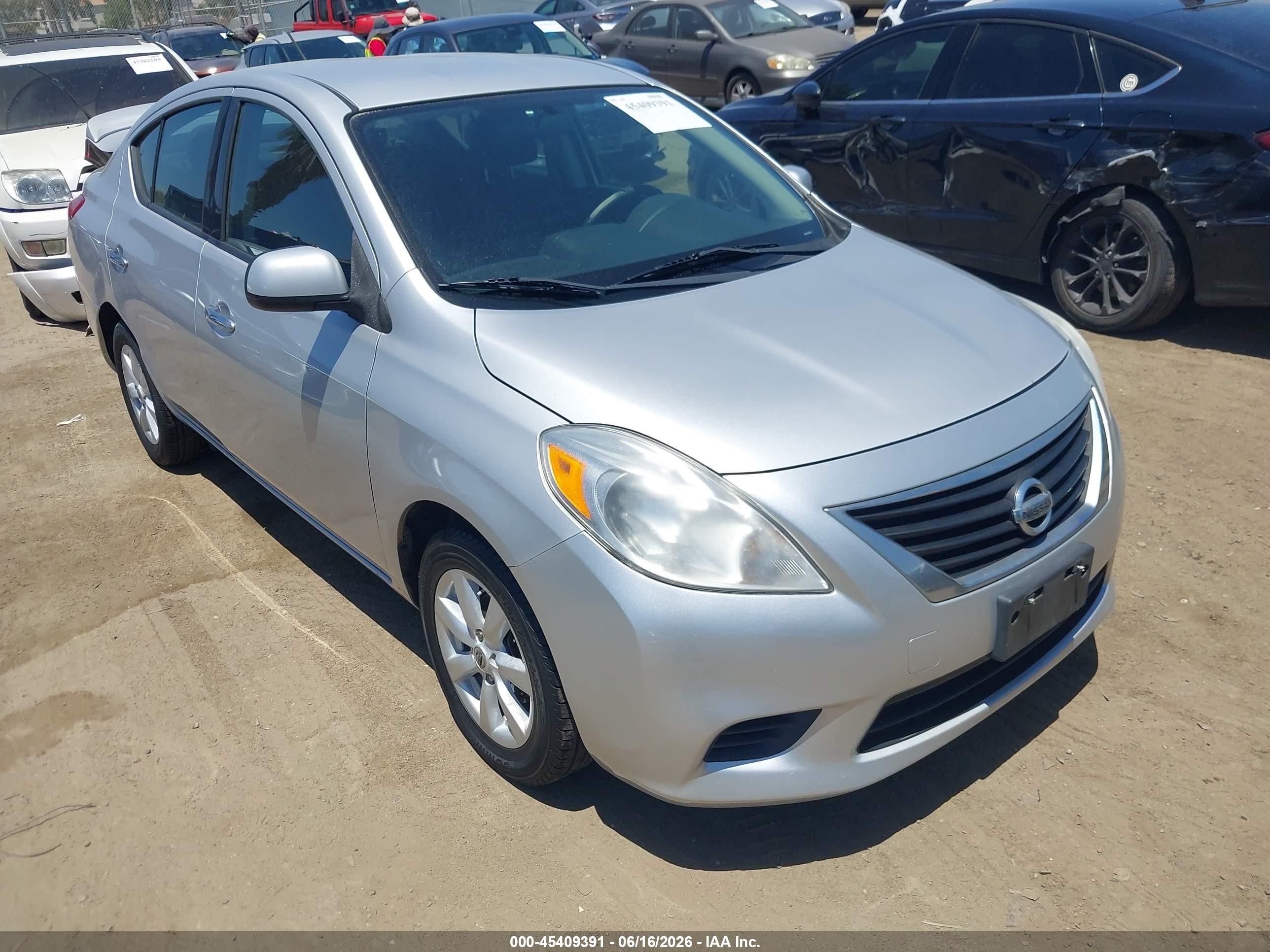2014 Nissan Versa 1.6 Sv Silver vin: 3N1CN7AP7EL850935