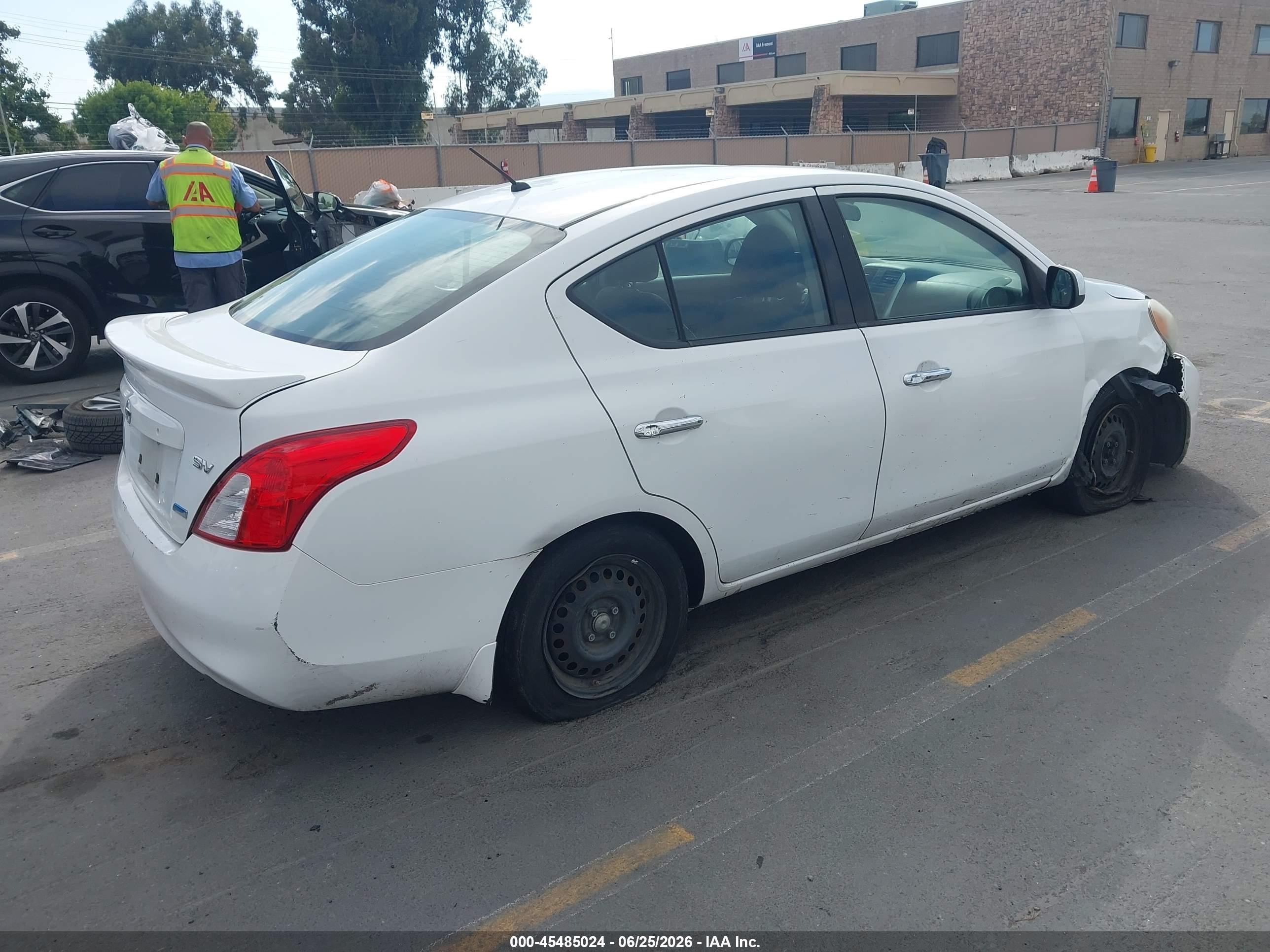 2014 Nissan Versa 1.6 Sv White vin: 3N1CN7AP7EL855066