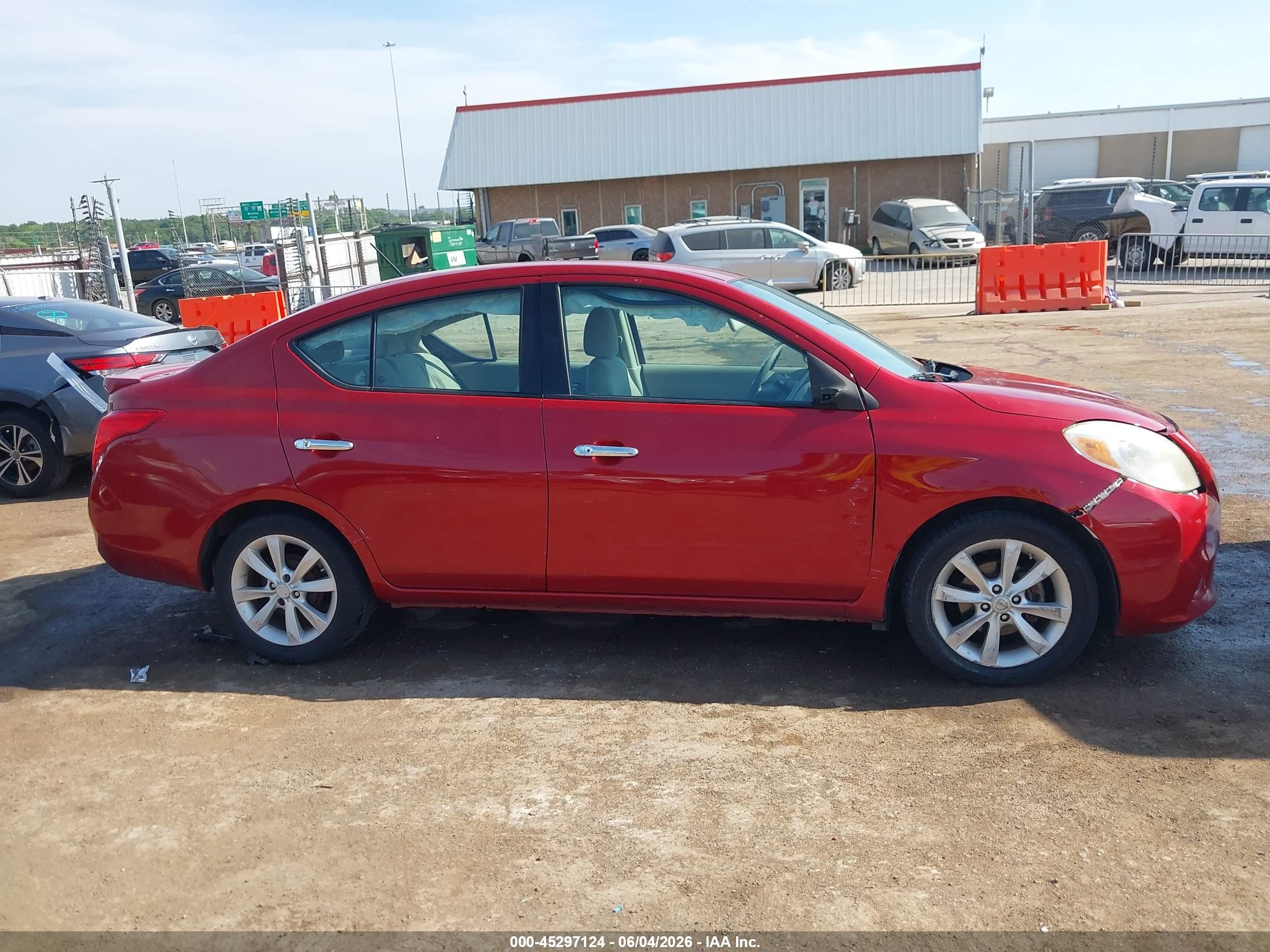 2014 Nissan Versa 1.6 Sl Красный vin: 3N1CN7AP7EL860137