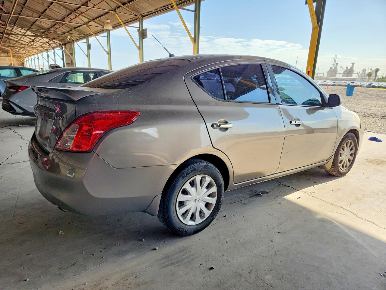 2014 Nissan Versa 1.6 Sv Gray vin: 3N1CN7AP7EL875656