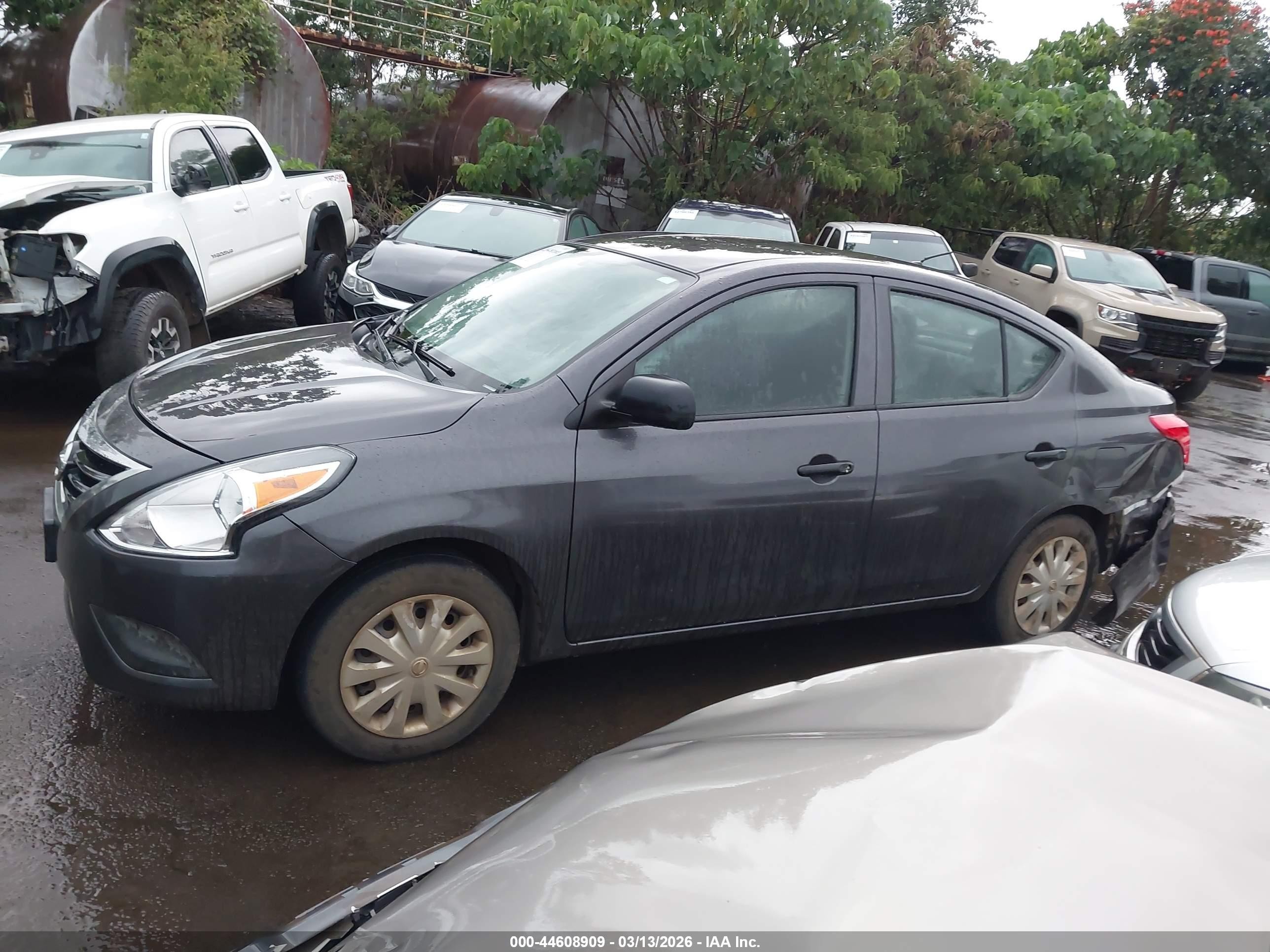 2015 Nissan Versa 1.6 S Gray vin: 3N1CN7AP7FL801400