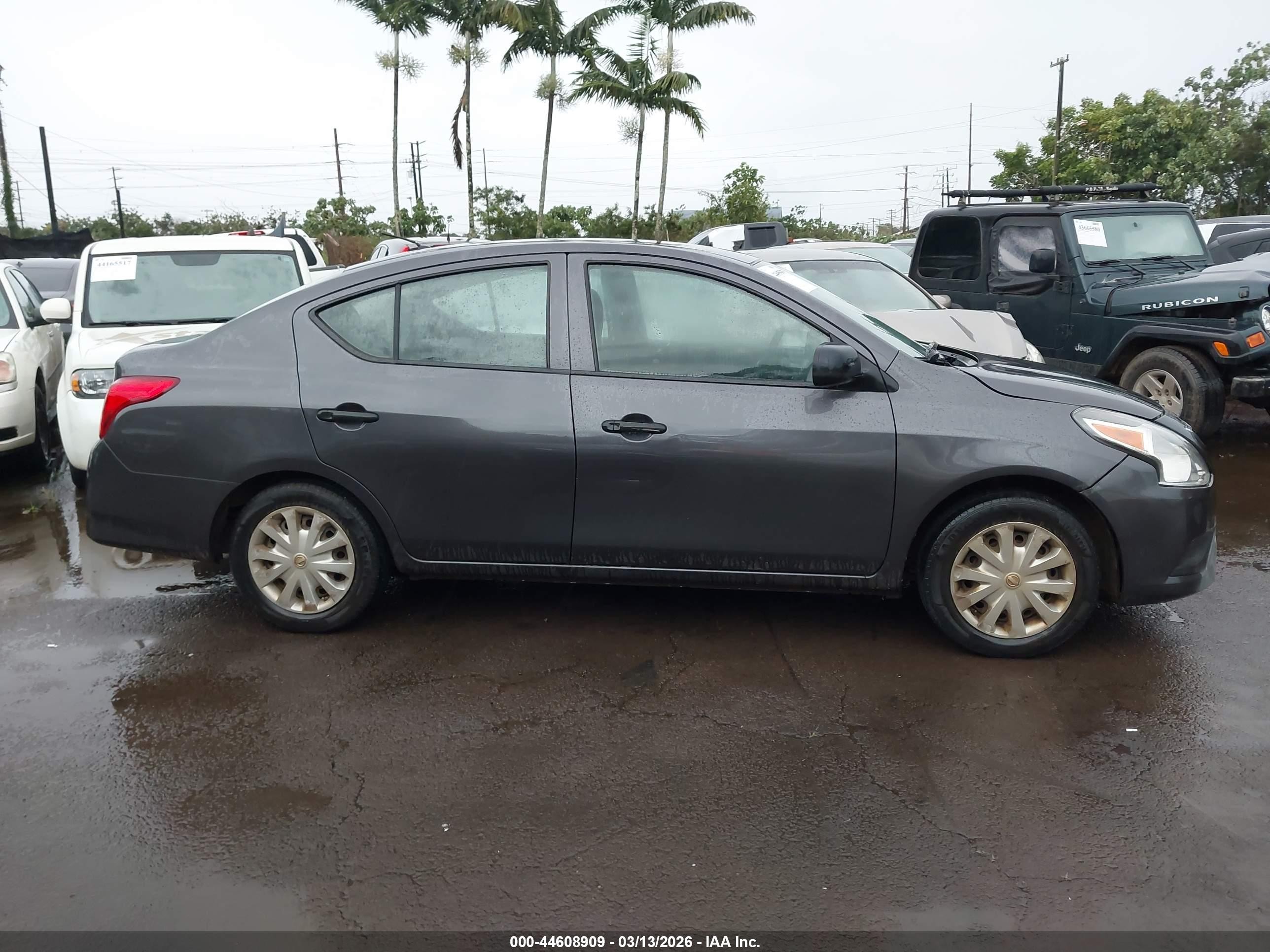 2015 Nissan Versa 1.6 S Gray vin: 3N1CN7AP7FL801400