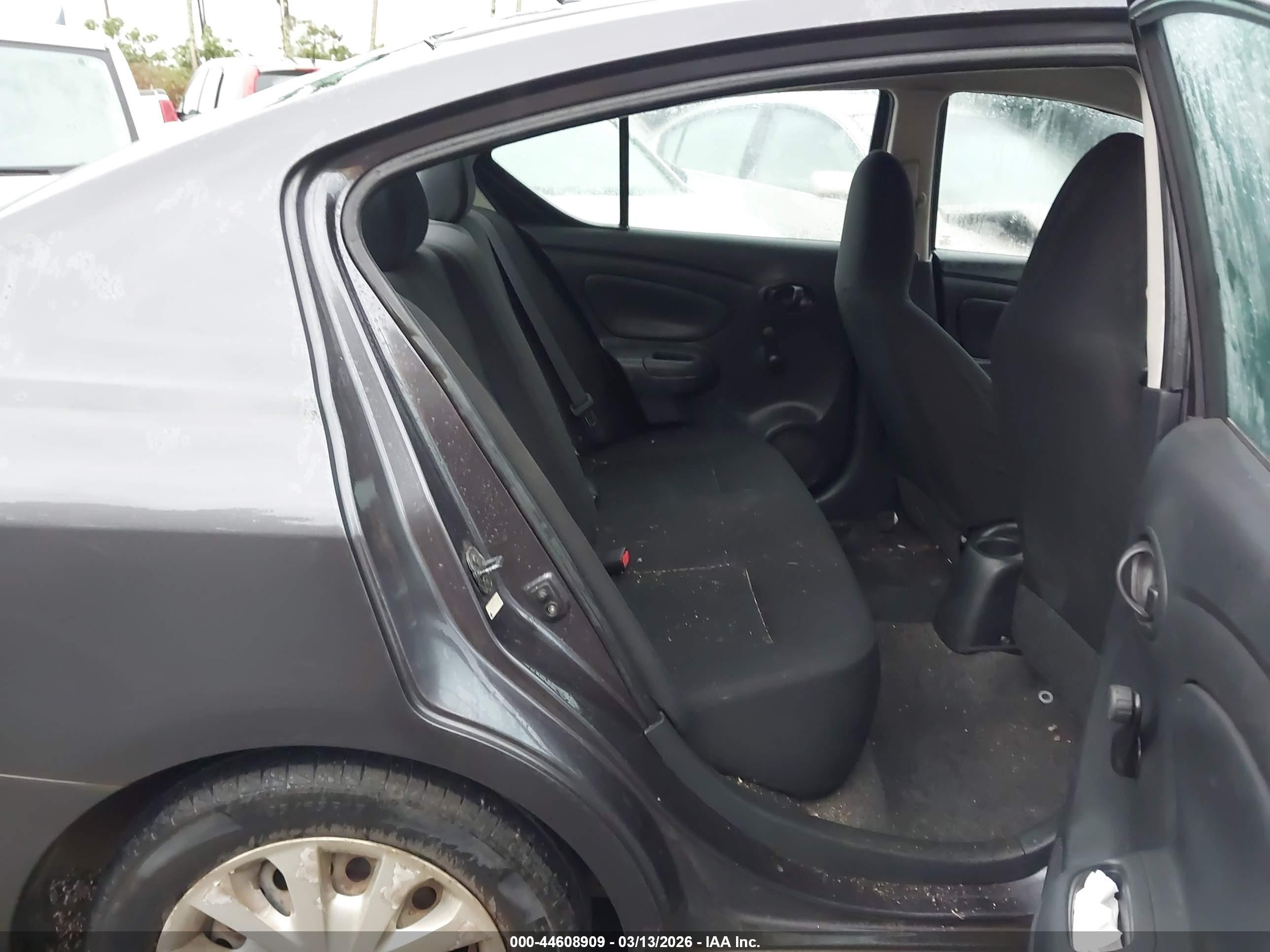 2015 Nissan Versa 1.6 S Gray vin: 3N1CN7AP7FL801400
