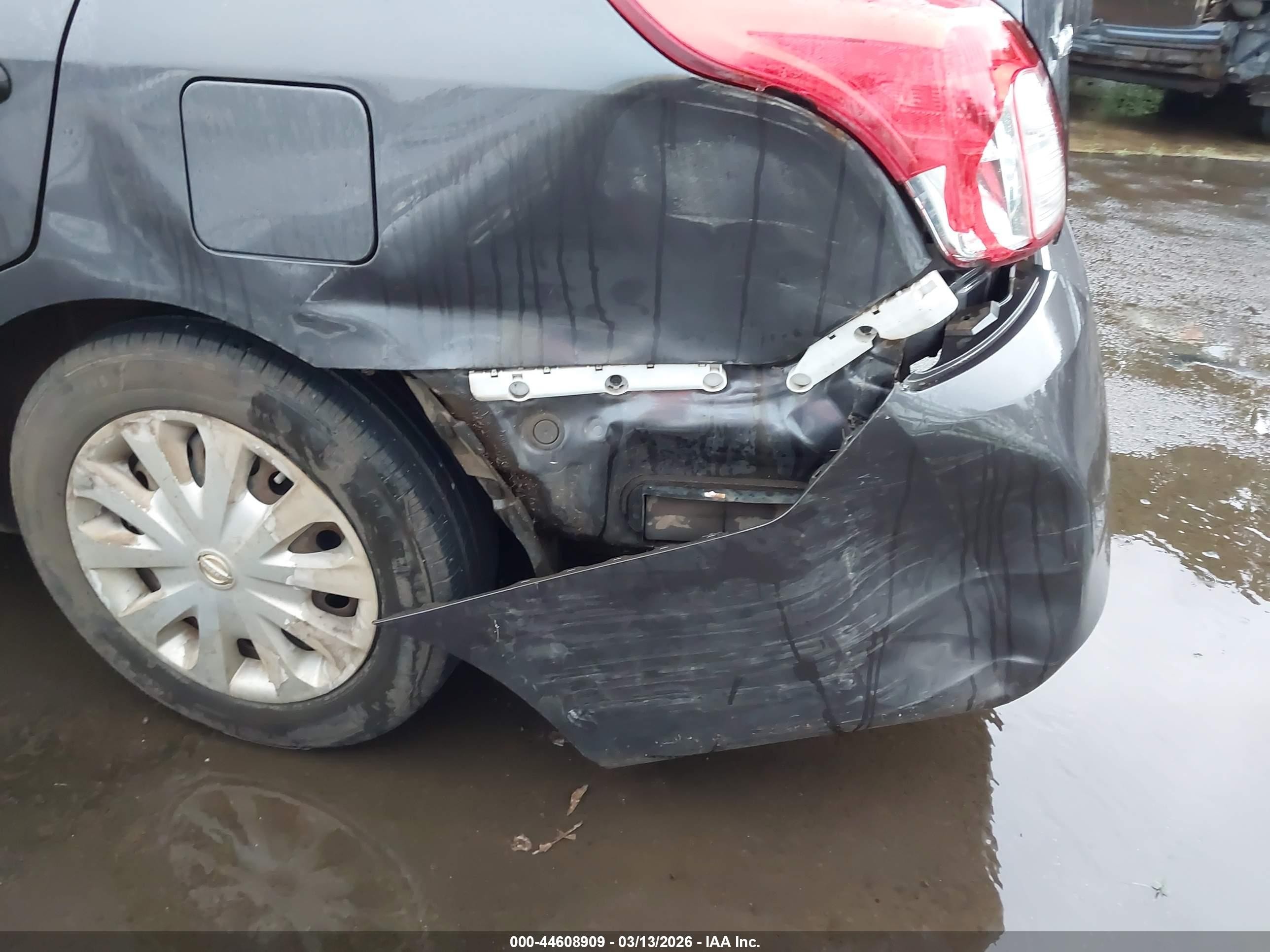 2015 Nissan Versa 1.6 S Gray vin: 3N1CN7AP7FL801400