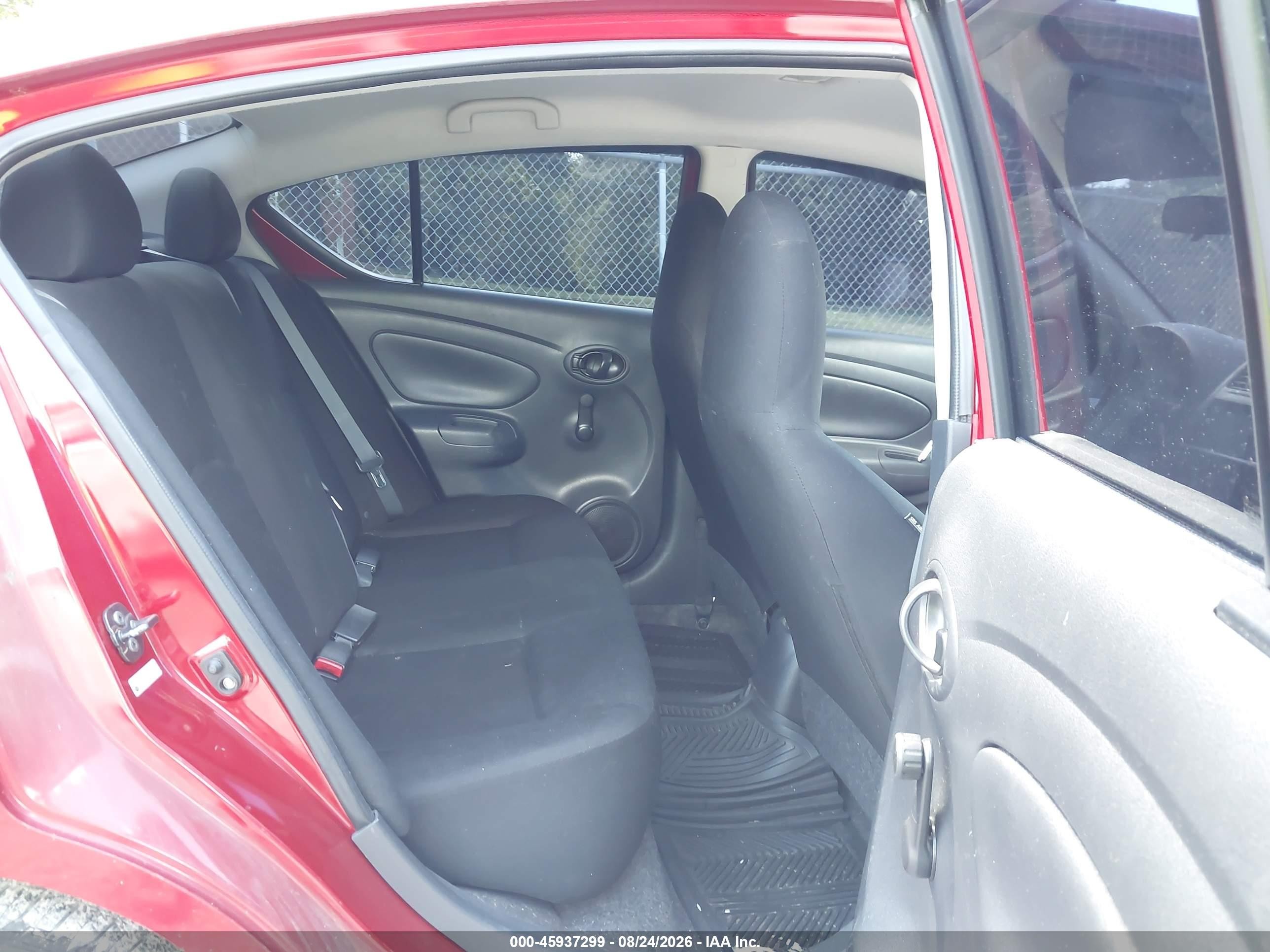 2015 Nissan Versa 1.6 S+ Red vin: 3N1CN7AP7FL820299