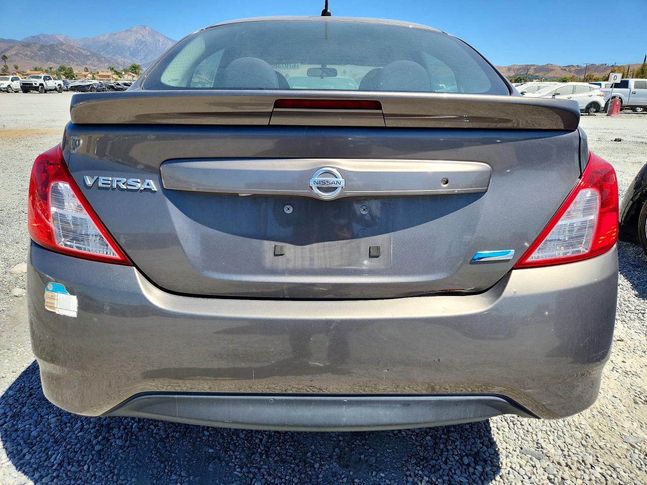 2015 Nissan Versa 1.6 S Plus Tan vin: 3N1CN7AP7FL820366