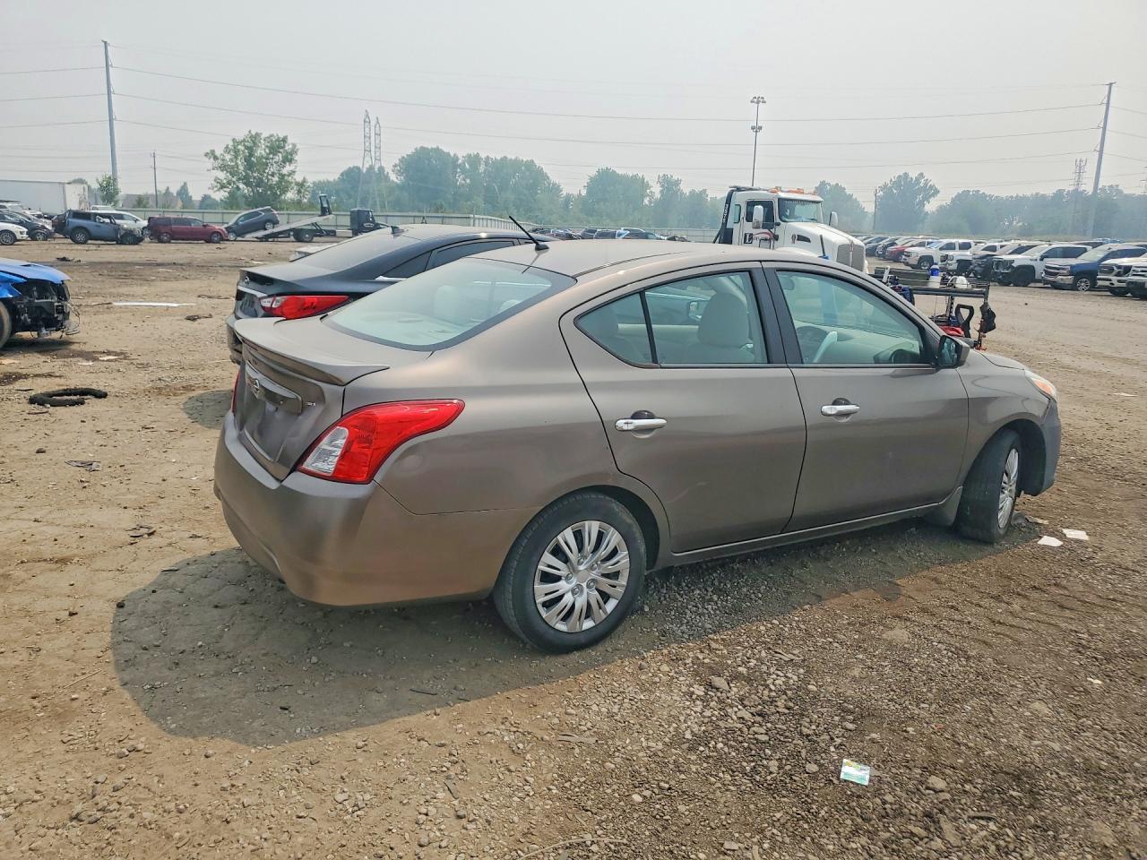 2015 Nissan Versa 1.6 Sv Gray vin: 3N1CN7AP7FL843016