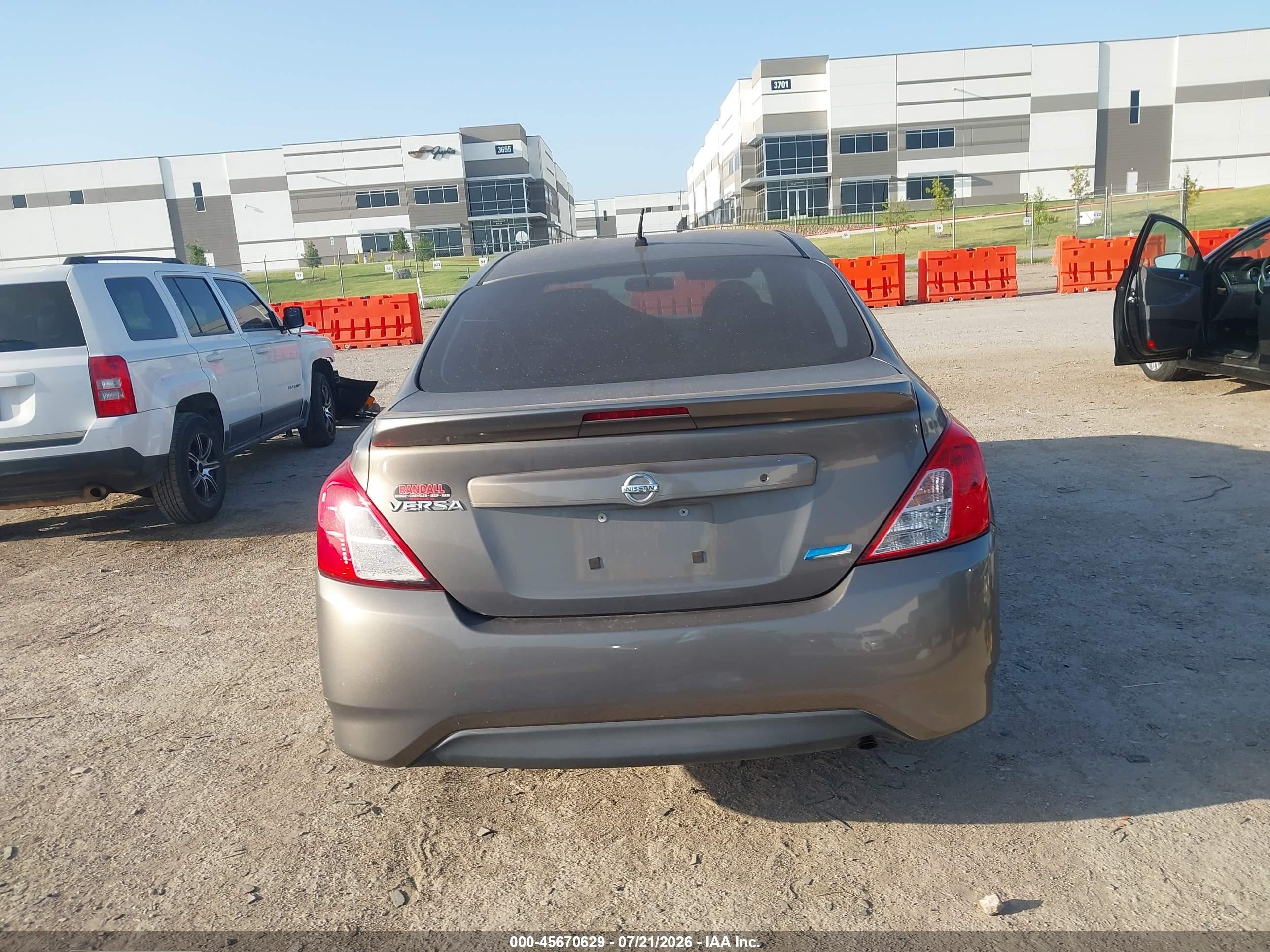 2015 Nissan Versa 1.6 S+ Beige vin: 3N1CN7AP7FL860575
