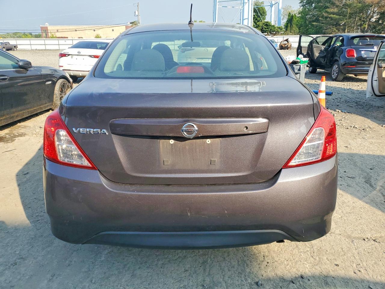 2015 Nissan Versa 1.6 S Brown vin: 3N1CN7AP7FL868188