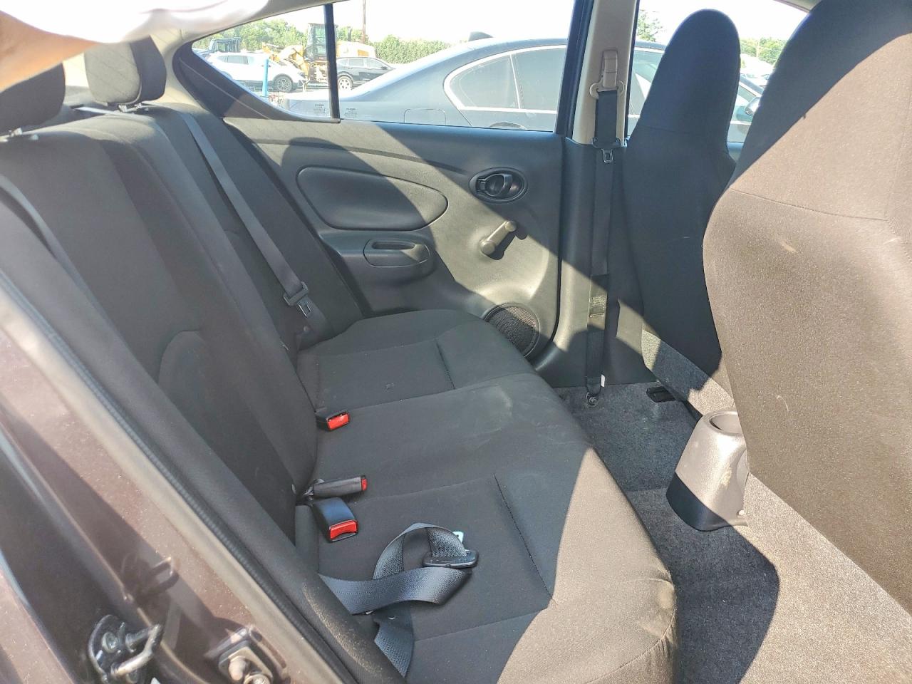 2015 Nissan Versa 1.6 S Brown vin: 3N1CN7AP7FL868188