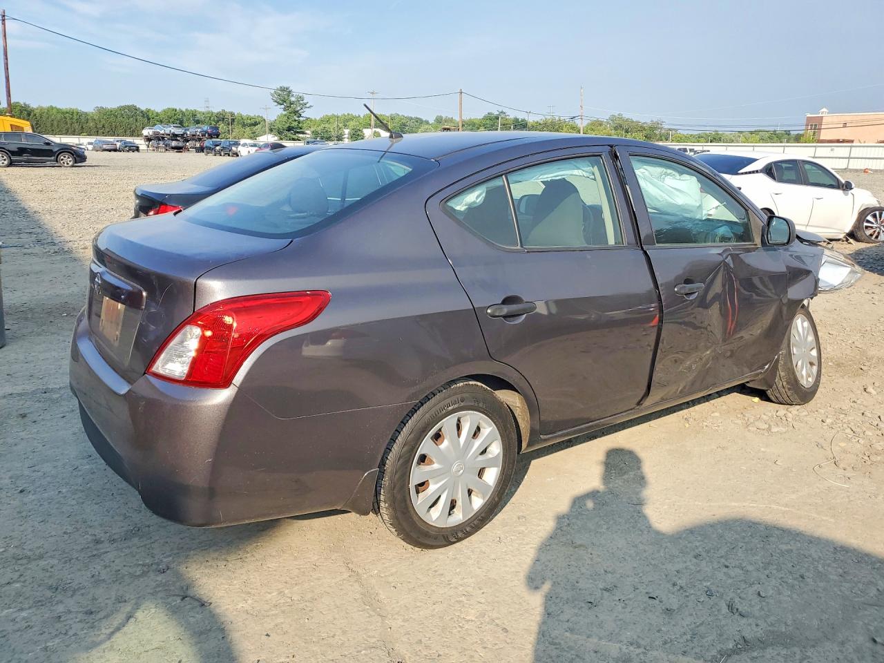 2015 Nissan Versa 1.6 S Brown vin: 3N1CN7AP7FL868188