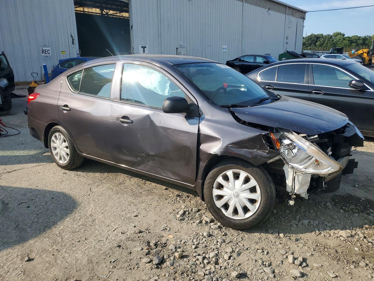 2015 Nissan Versa 1.6 S Brown vin: 3N1CN7AP7FL868188