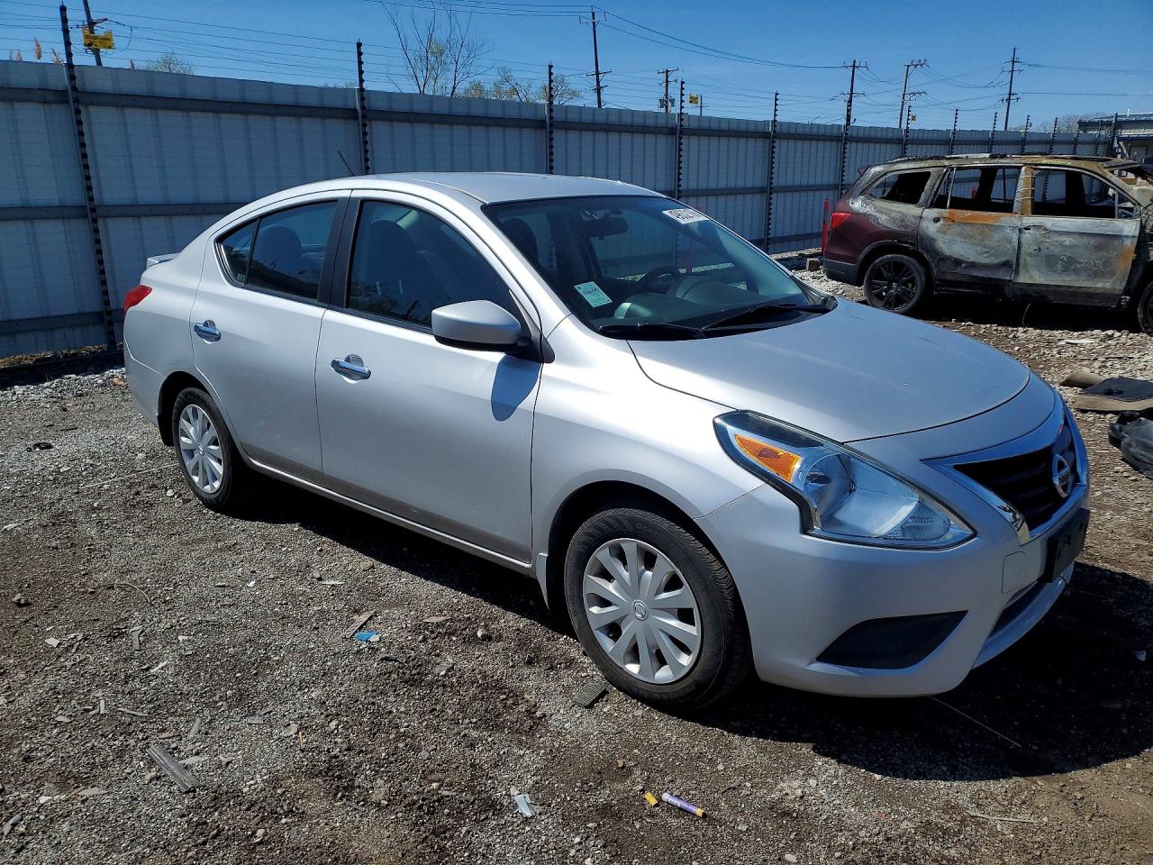 2015 Nissan Versa 1.6 Sv Silver vin: 3N1CN7AP7FL928938