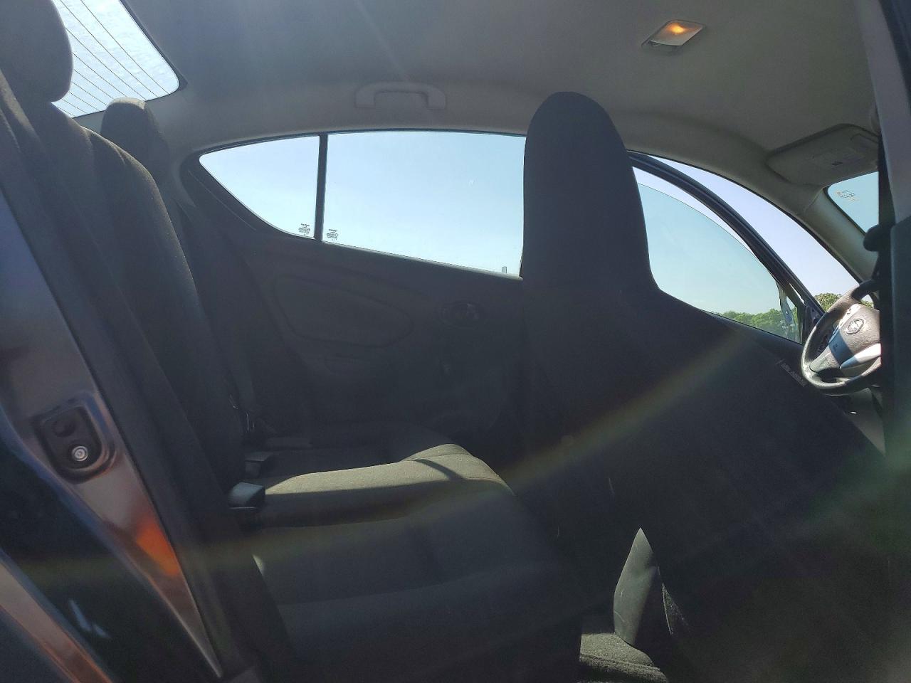2015 Nissan Versa 1.6 S Угольный vin: 3N1CN7AP7FL933427