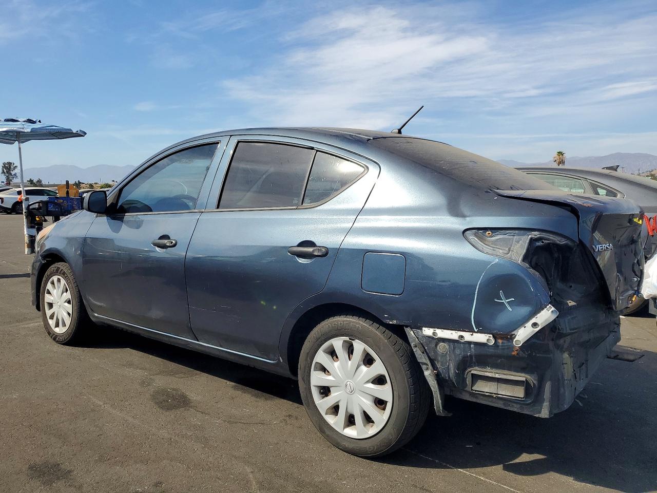 2015 Nissan Versa 1.6 S Синий vin: 3N1CN7AP7FL951877