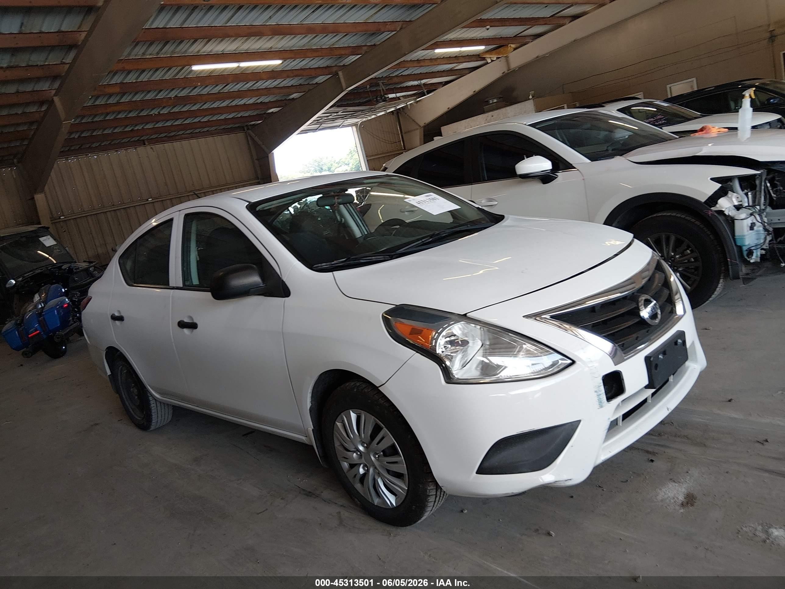 2015 Nissan Versa 1.6 S White vin: 3N1CN7AP7FL954200