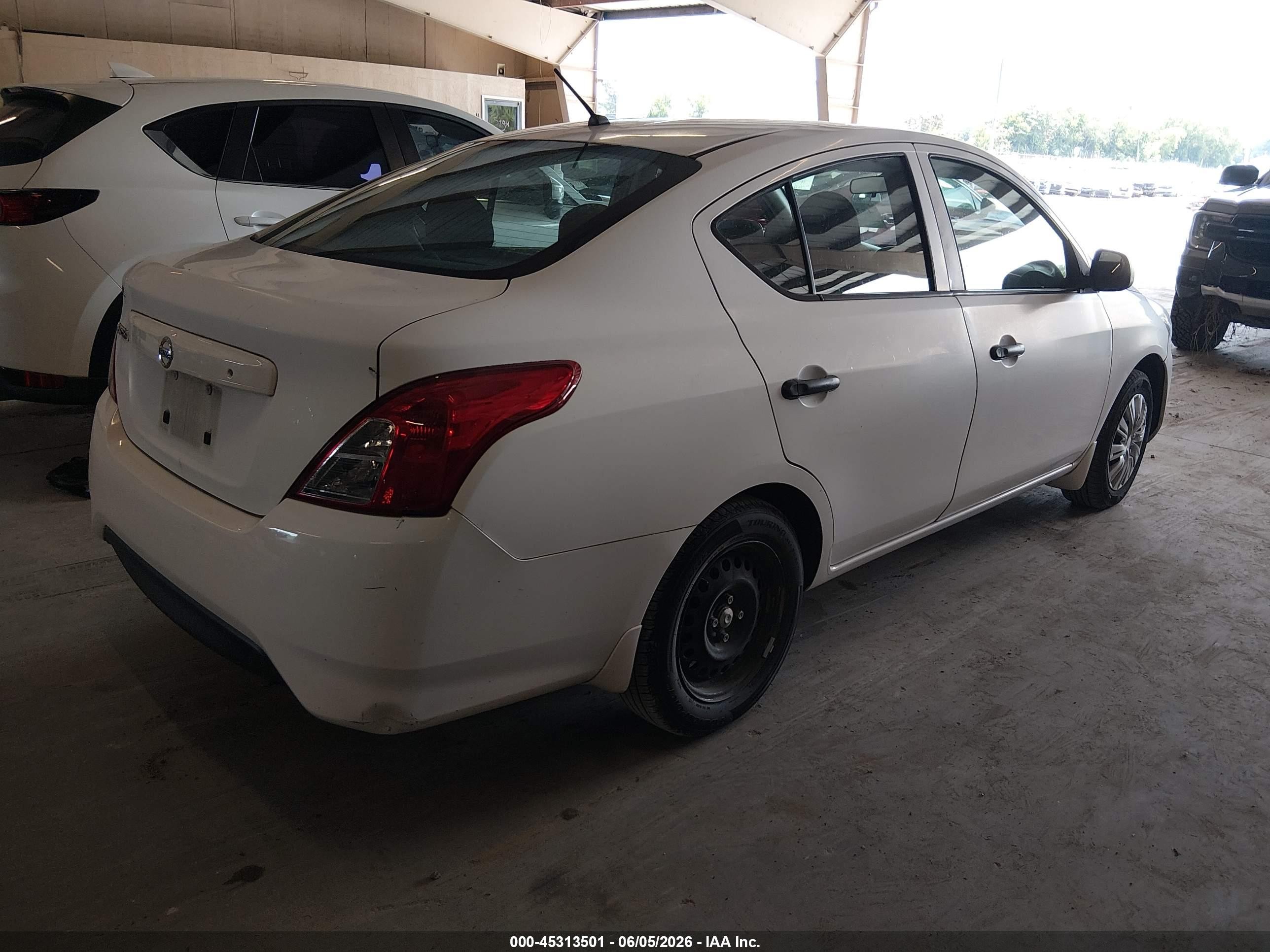 2015 Nissan Versa 1.6 S White vin: 3N1CN7AP7FL954200
