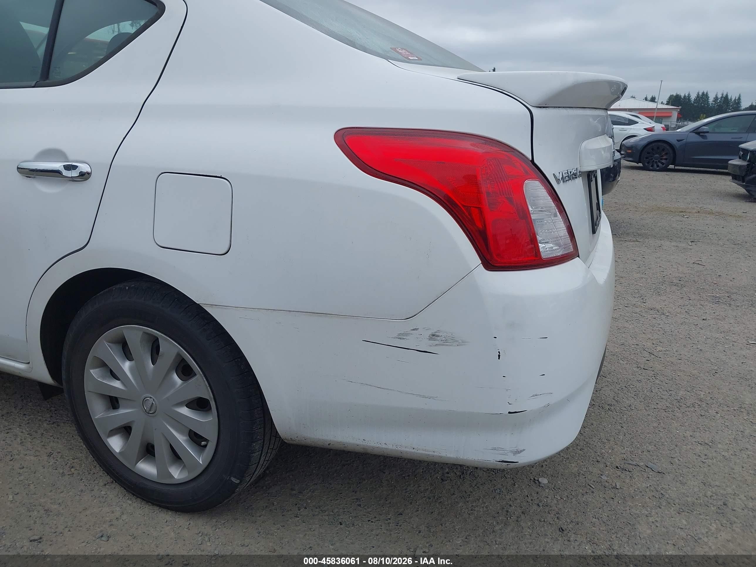 2016 Nissan Versa 1.6 S/1.6 S+/1.6 Sl/1.6 Sv White vin: 3N1CN7AP7GL834608