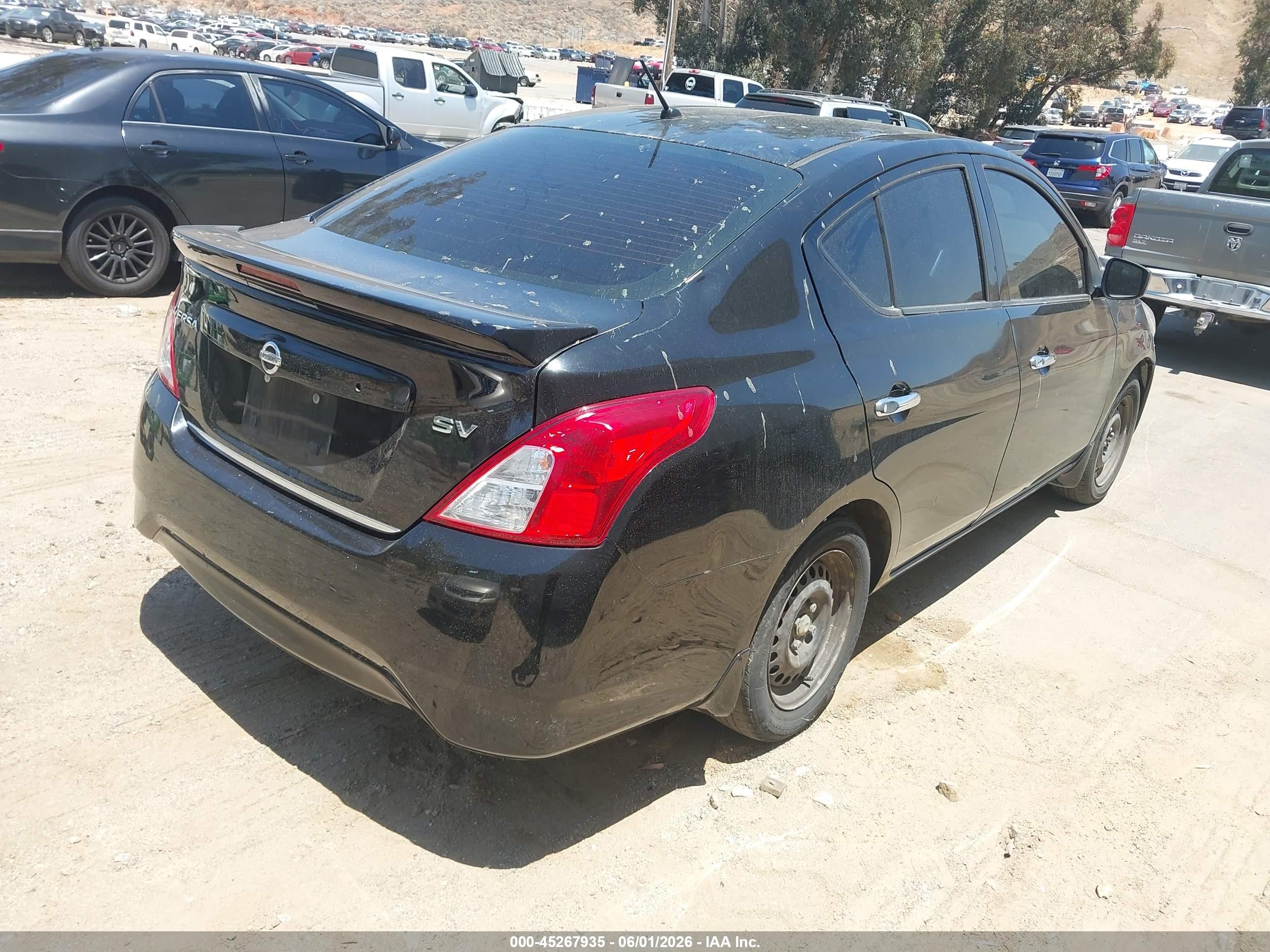 2017 Nissan Versa 1.6 Sv Черный vin: 3N1CN7AP7HL803621