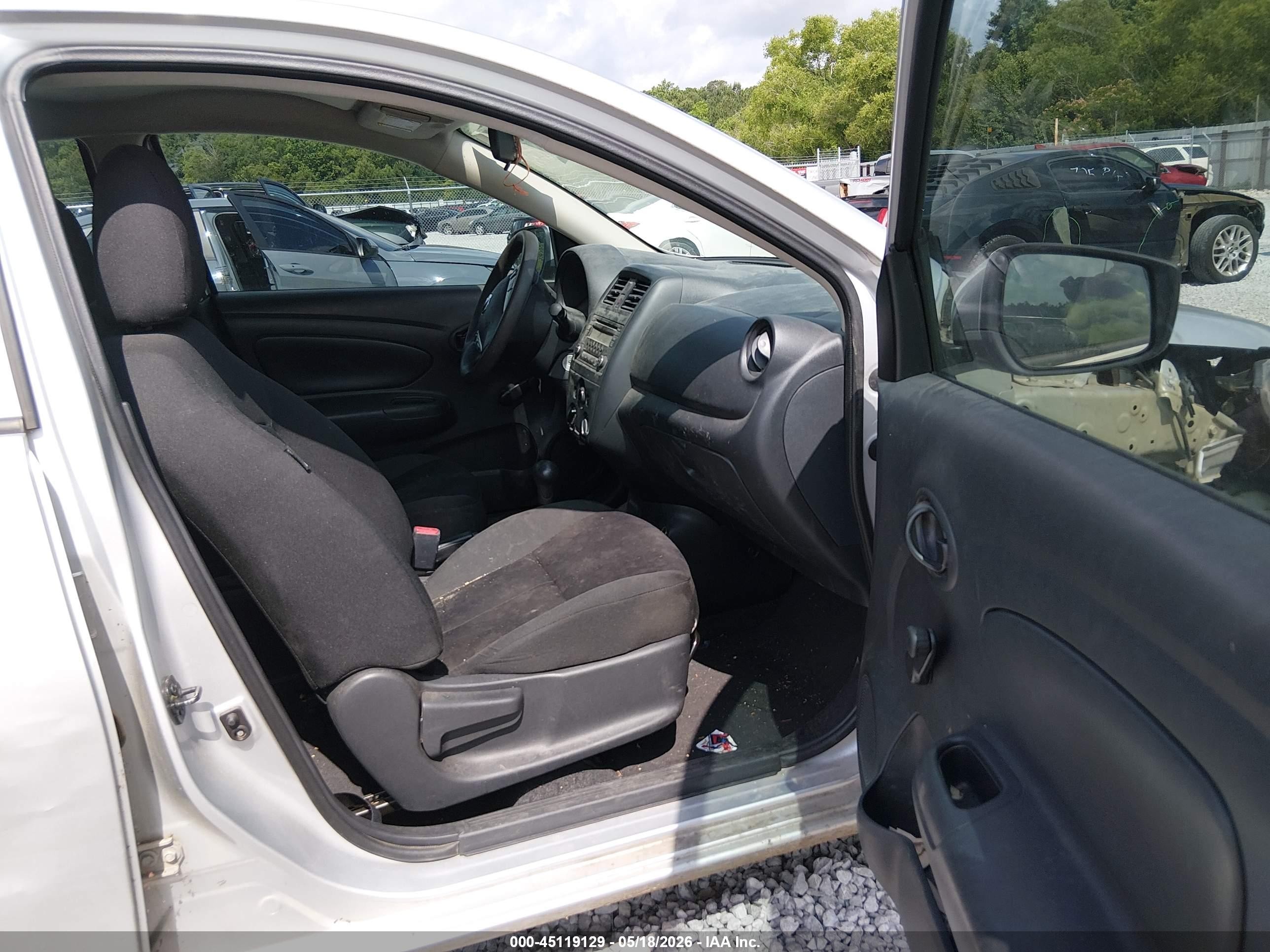 2018 Nissan Versa 1.6 S+ Silver vin: 3N1CN7AP7JL835944