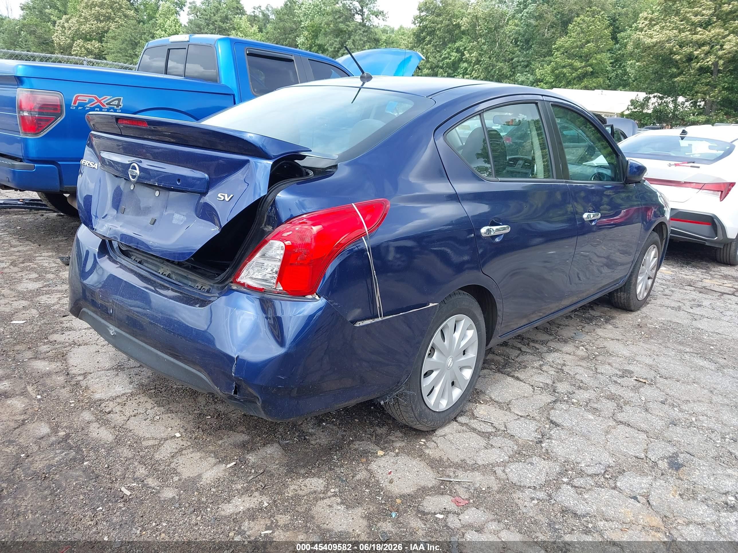 2019 Nissan Versa 1.6 Sv Blue vin: 3N1CN7AP7KL856701