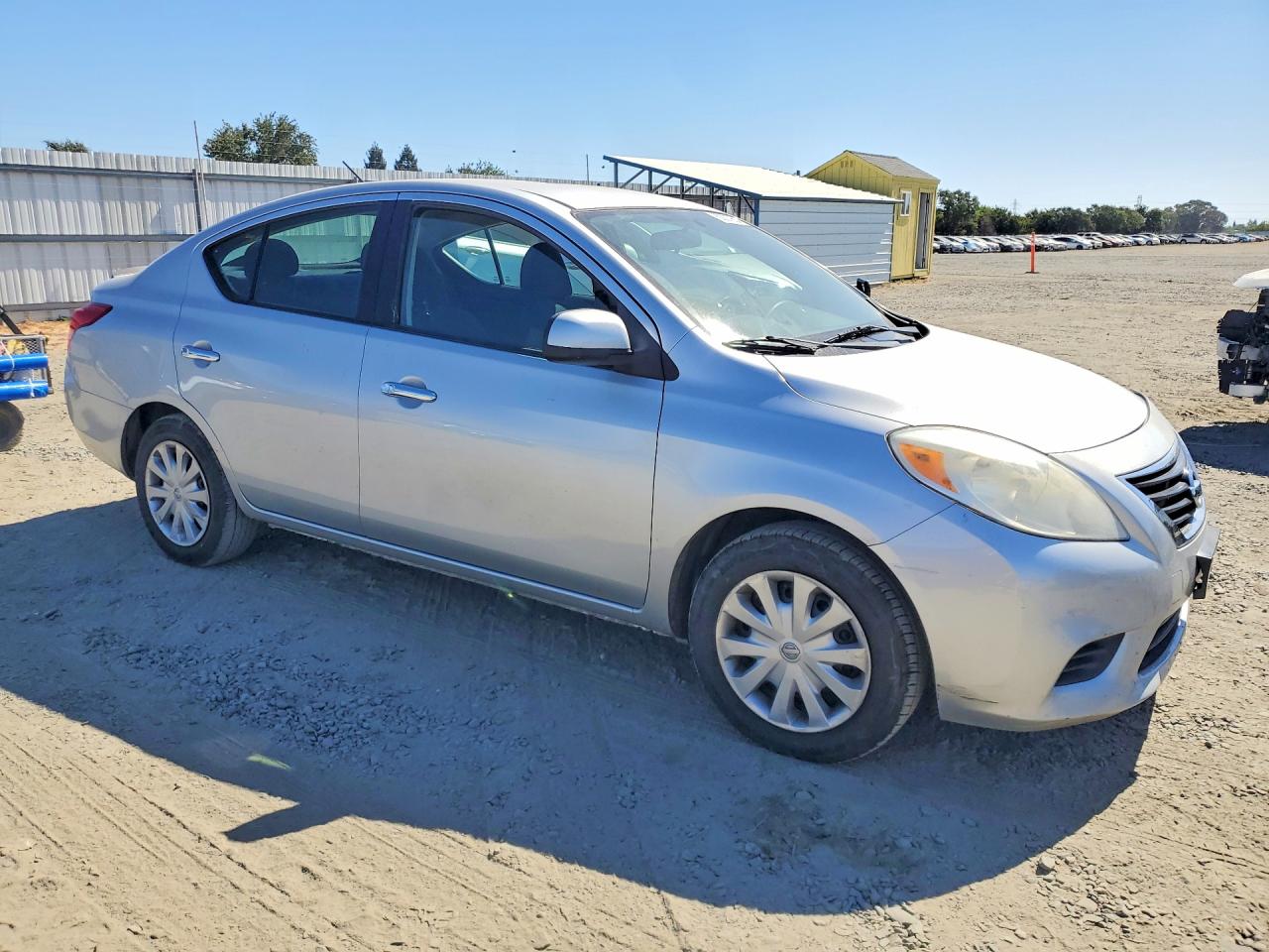 2012 Nissan Versa 1.6 S Silver vin: 3N1CN7AP8CL818041