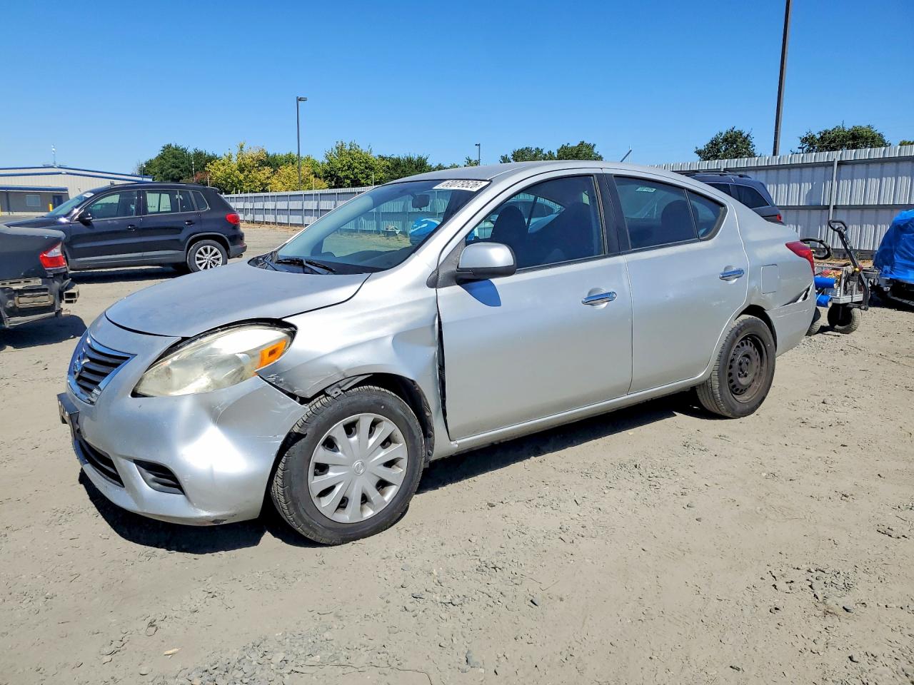 2012 Nissan Versa 1.6 S Silver vin: 3N1CN7AP8CL818041