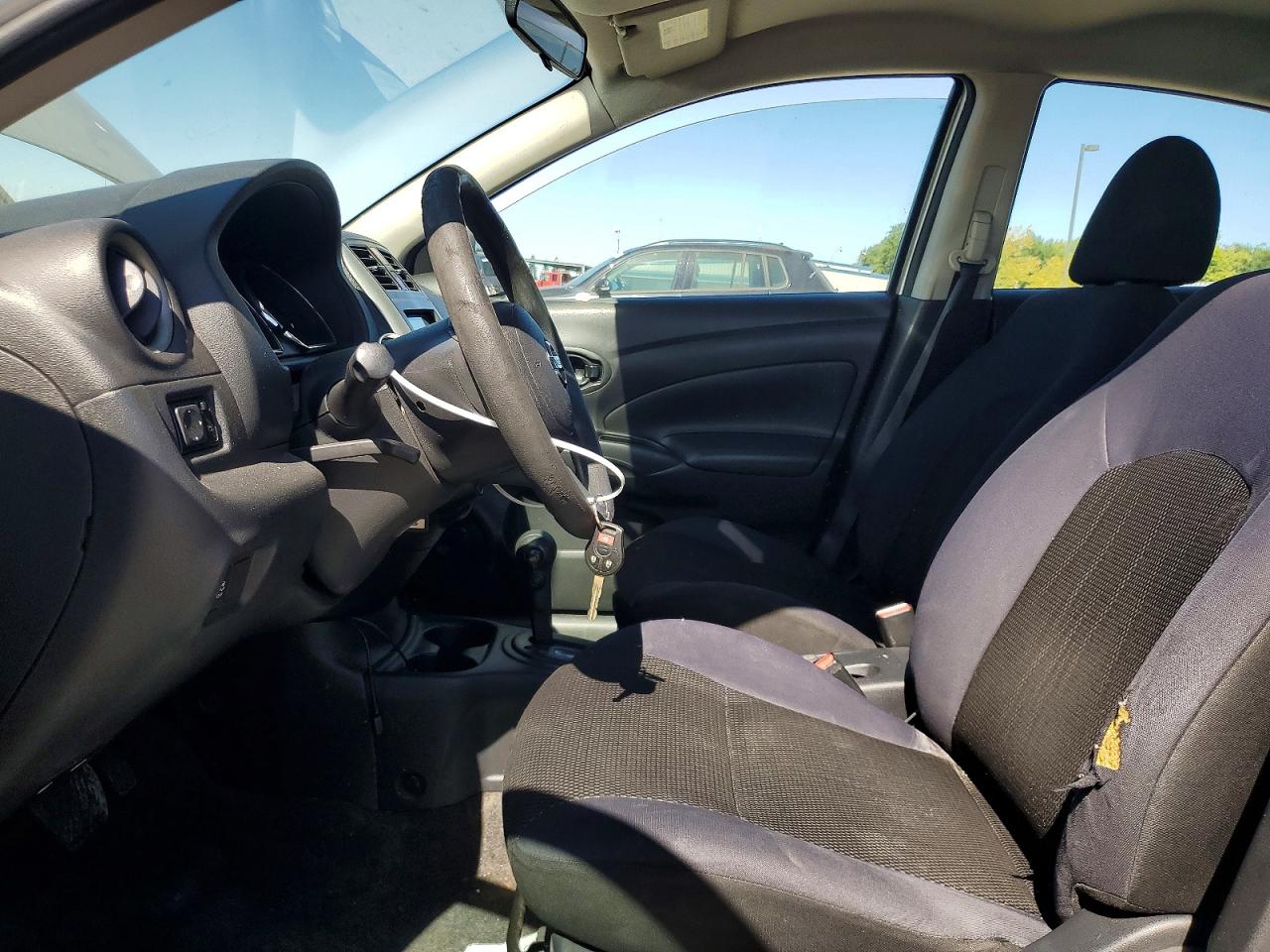 2012 Nissan Versa 1.6 S Silver vin: 3N1CN7AP8CL818041