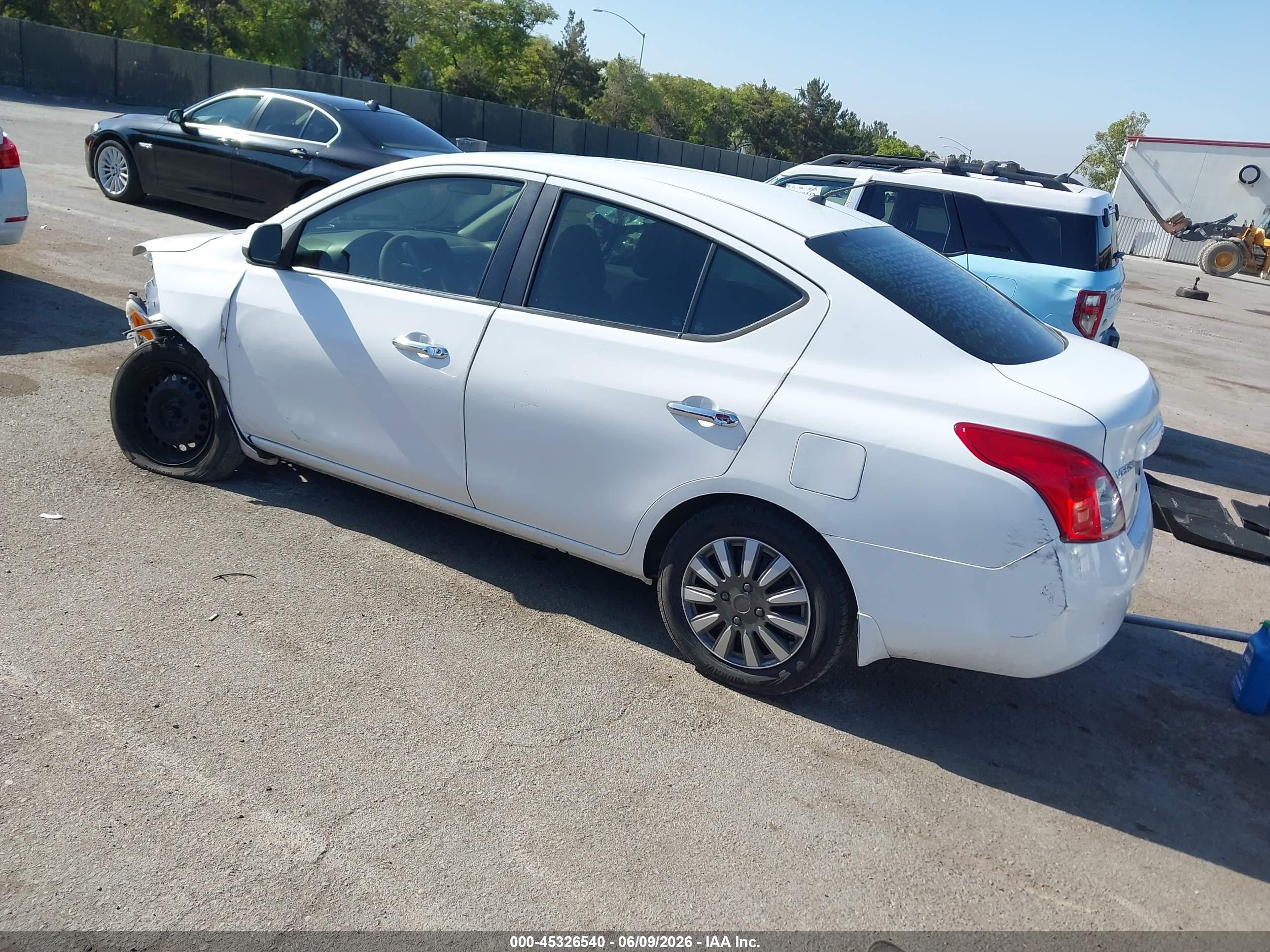 2012 Nissan Versa 1.6 Sv Белый vin: 3N1CN7AP8CL850889