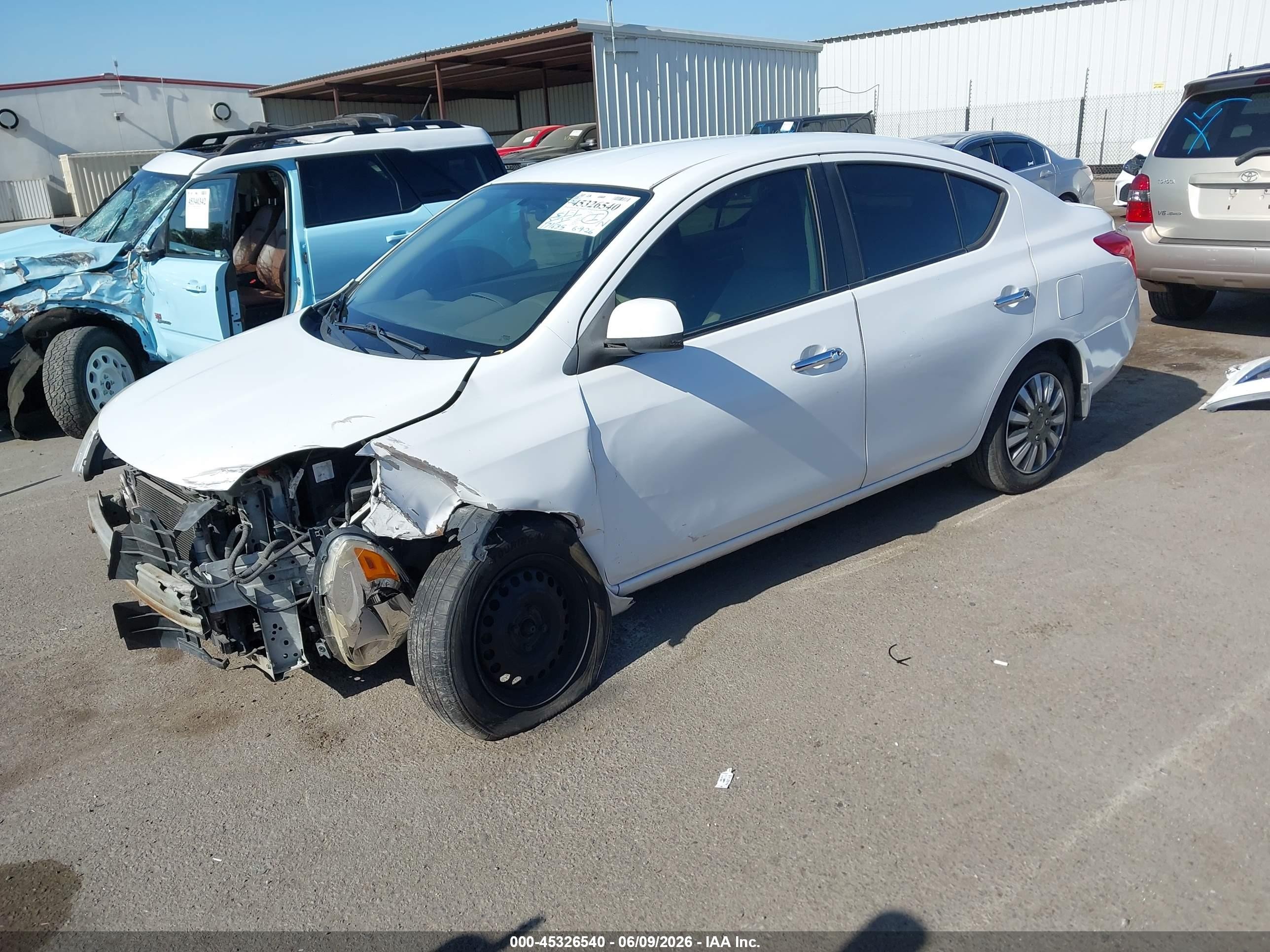 2012 Nissan Versa 1.6 Sv Белый vin: 3N1CN7AP8CL850889