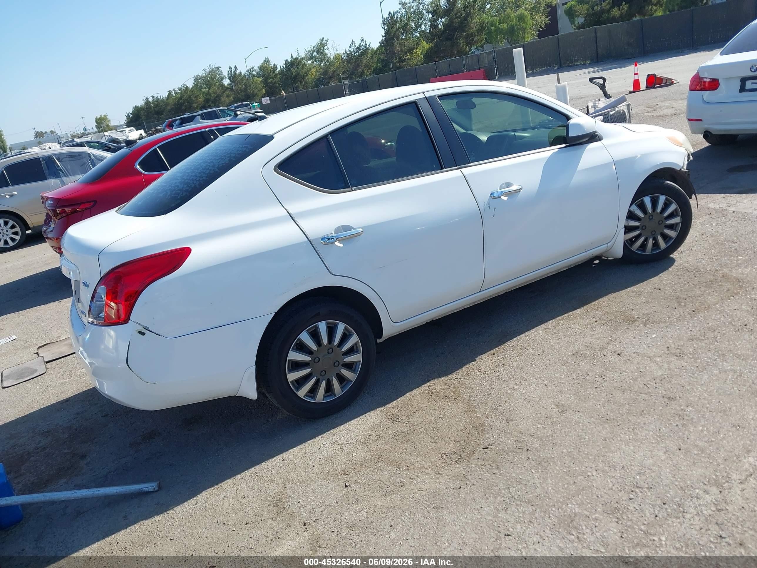 2012 Nissan Versa 1.6 Sv Белый vin: 3N1CN7AP8CL850889