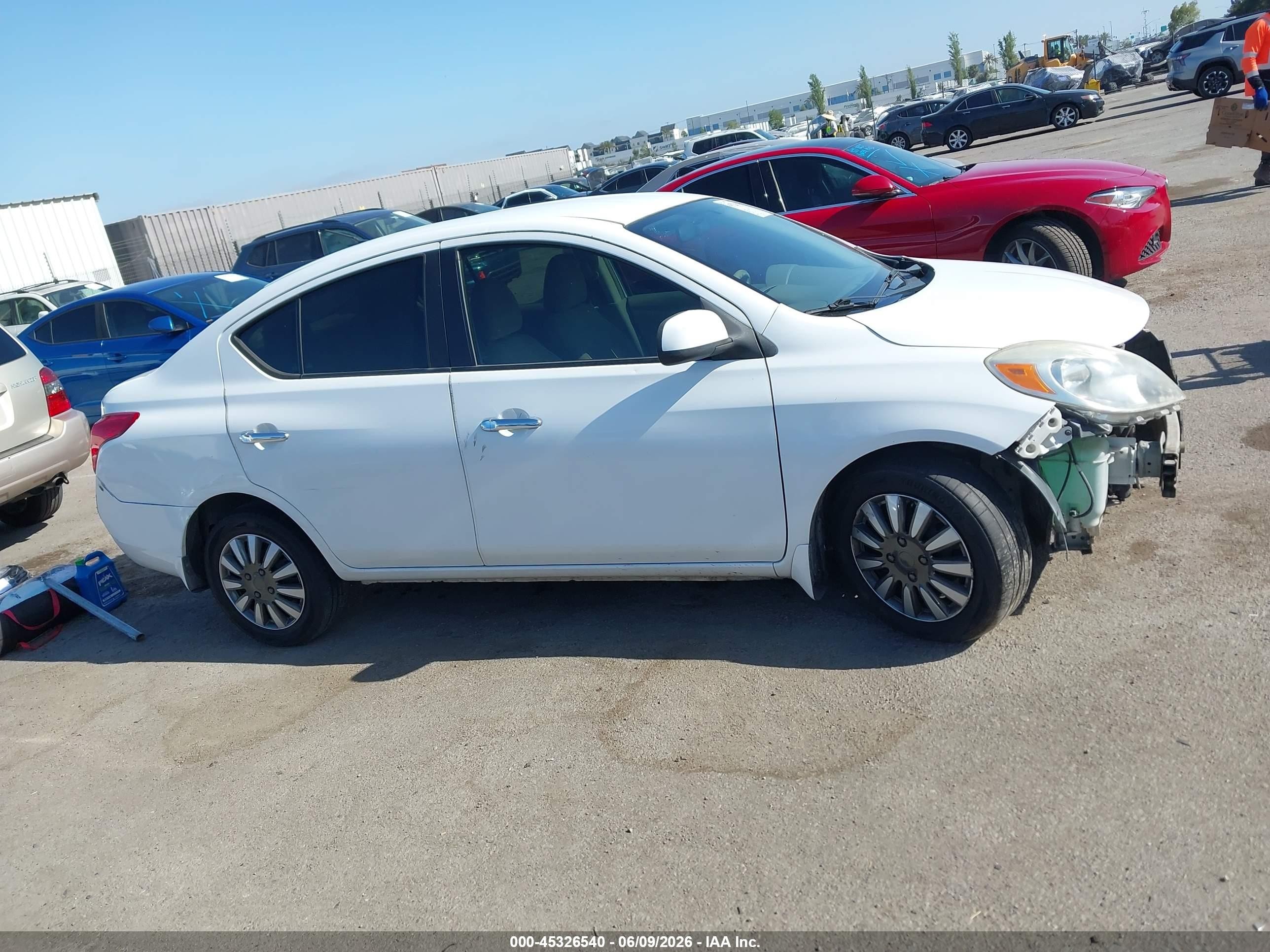 2012 Nissan Versa 1.6 Sv Белый vin: 3N1CN7AP8CL850889