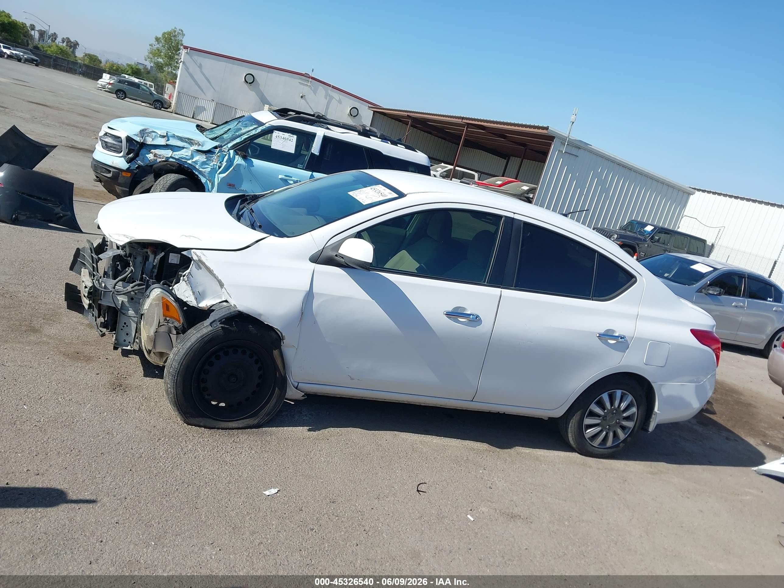 2012 Nissan Versa 1.6 Sv Белый vin: 3N1CN7AP8CL850889
