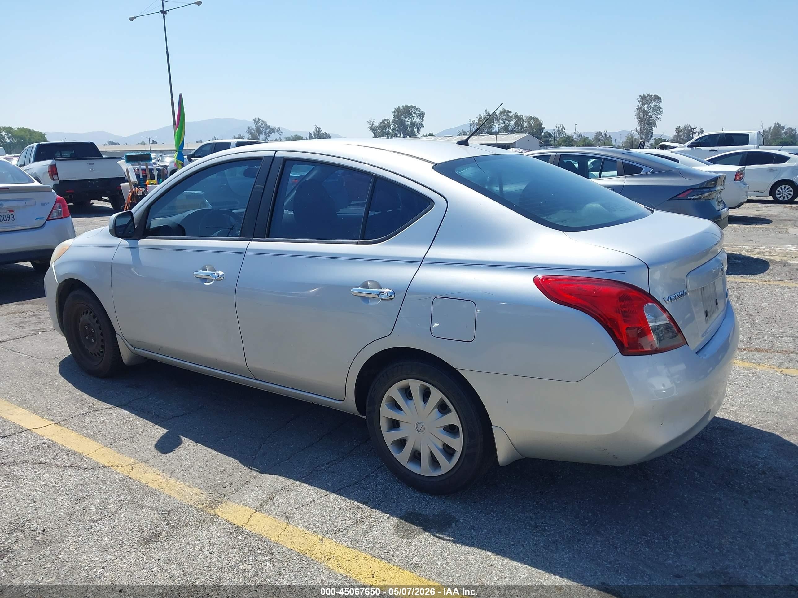 2012 Nissan Versa 1.6 Sv Silver vin: 3N1CN7AP8CL855641