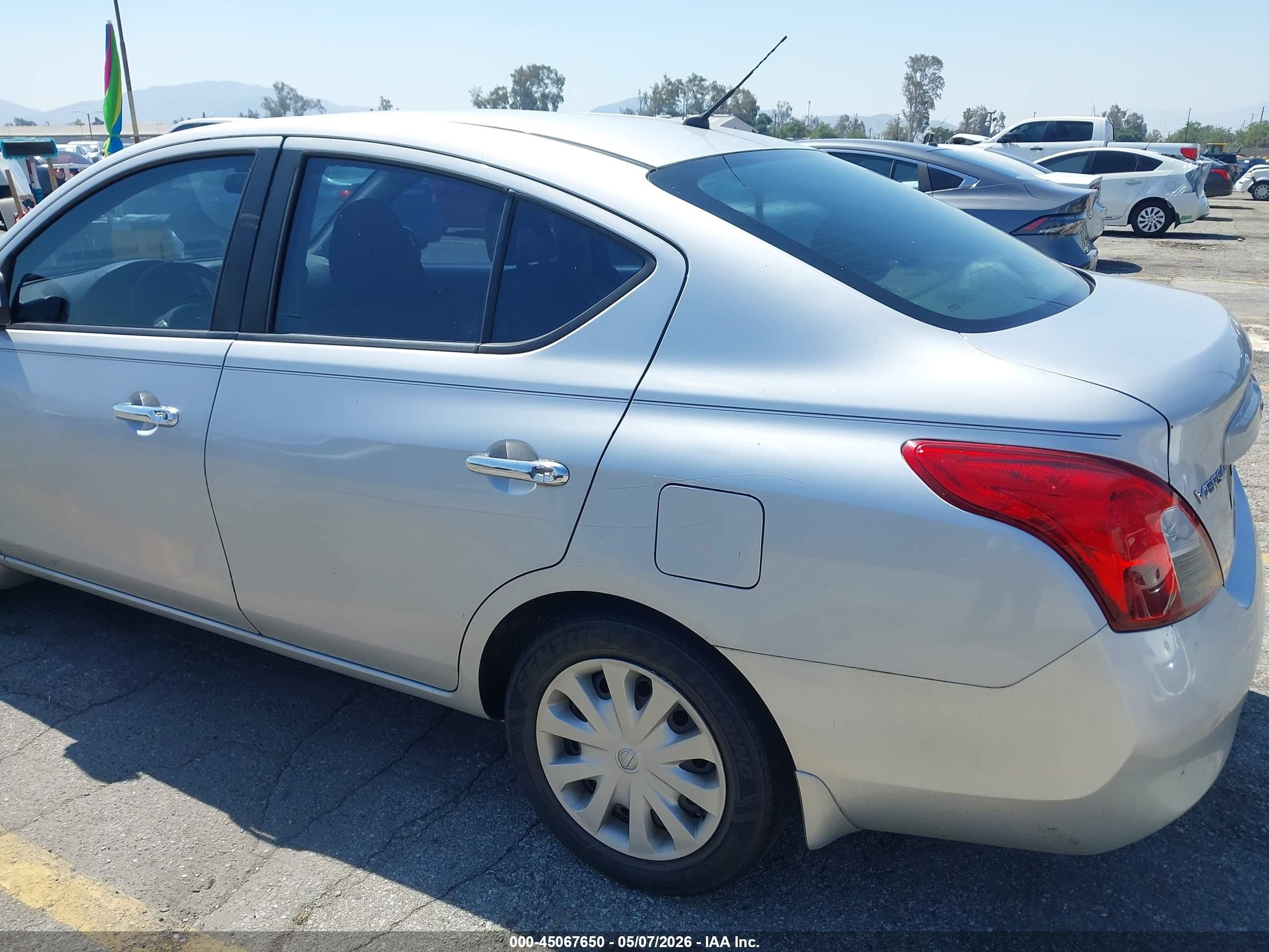 2012 Nissan Versa 1.6 Sv Silver vin: 3N1CN7AP8CL855641