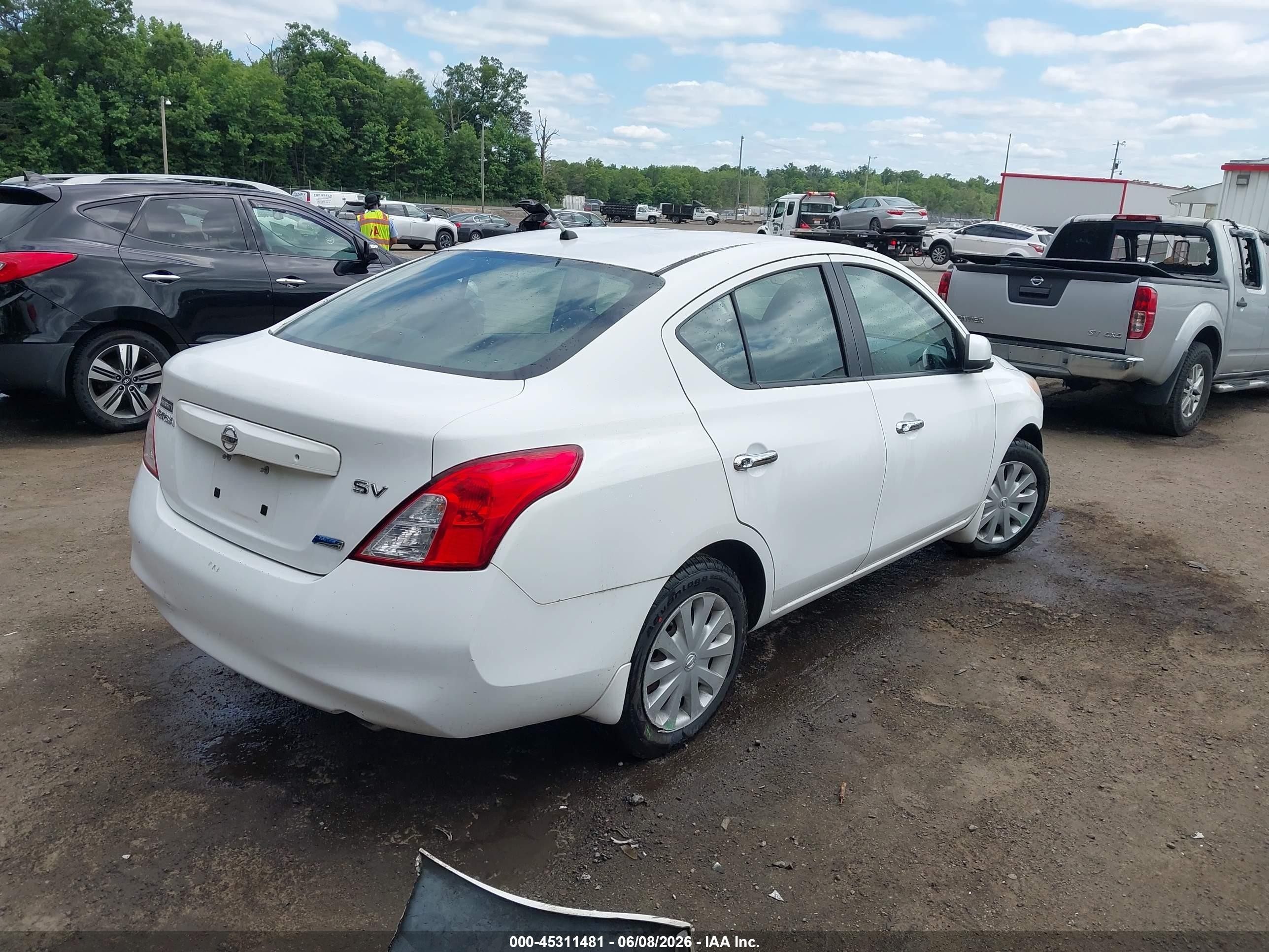 2012 Nissan Versa 1.6 Sv White vin: 3N1CN7AP8CL889207