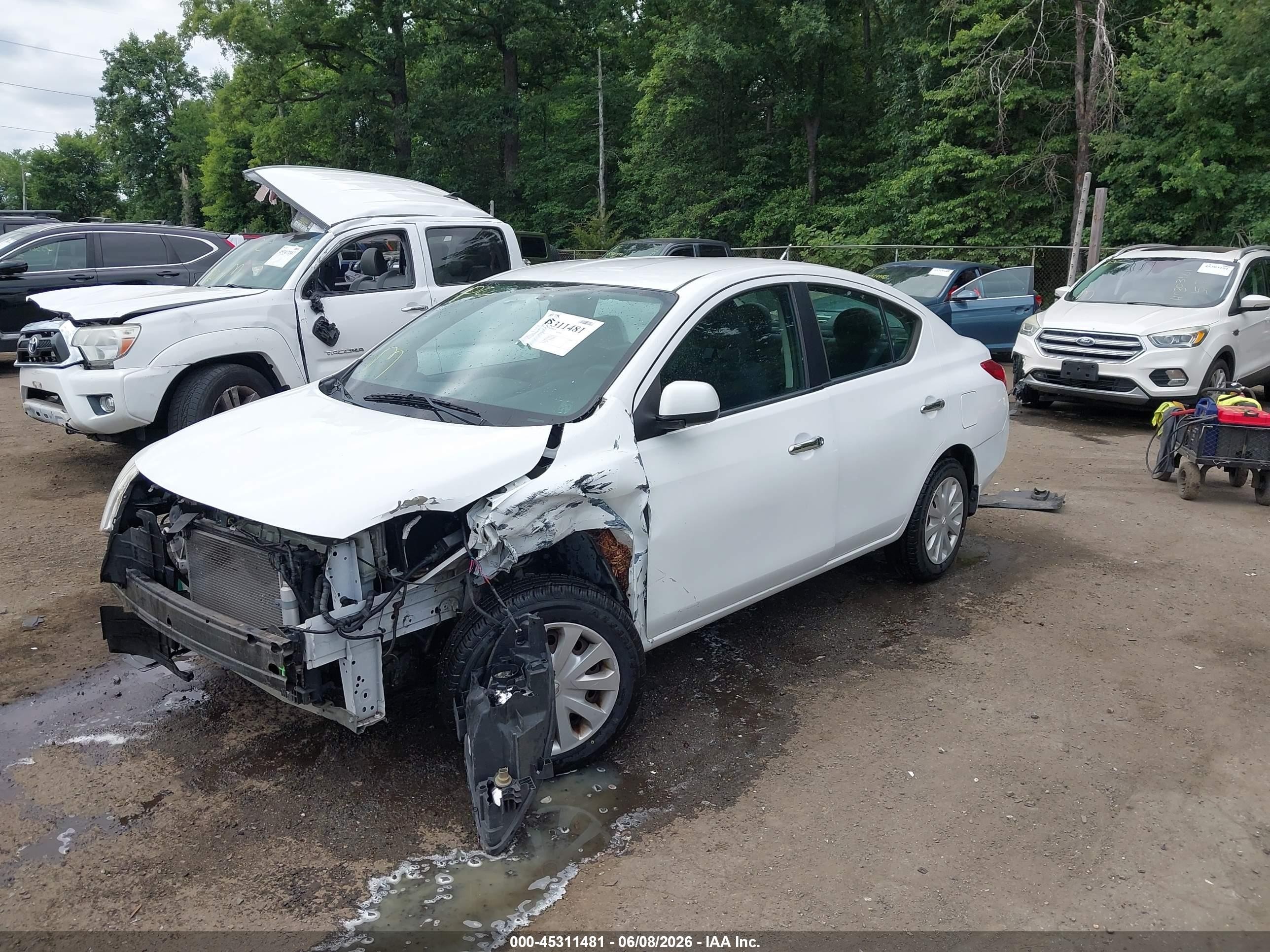 2012 Nissan Versa 1.6 Sv White vin: 3N1CN7AP8CL889207