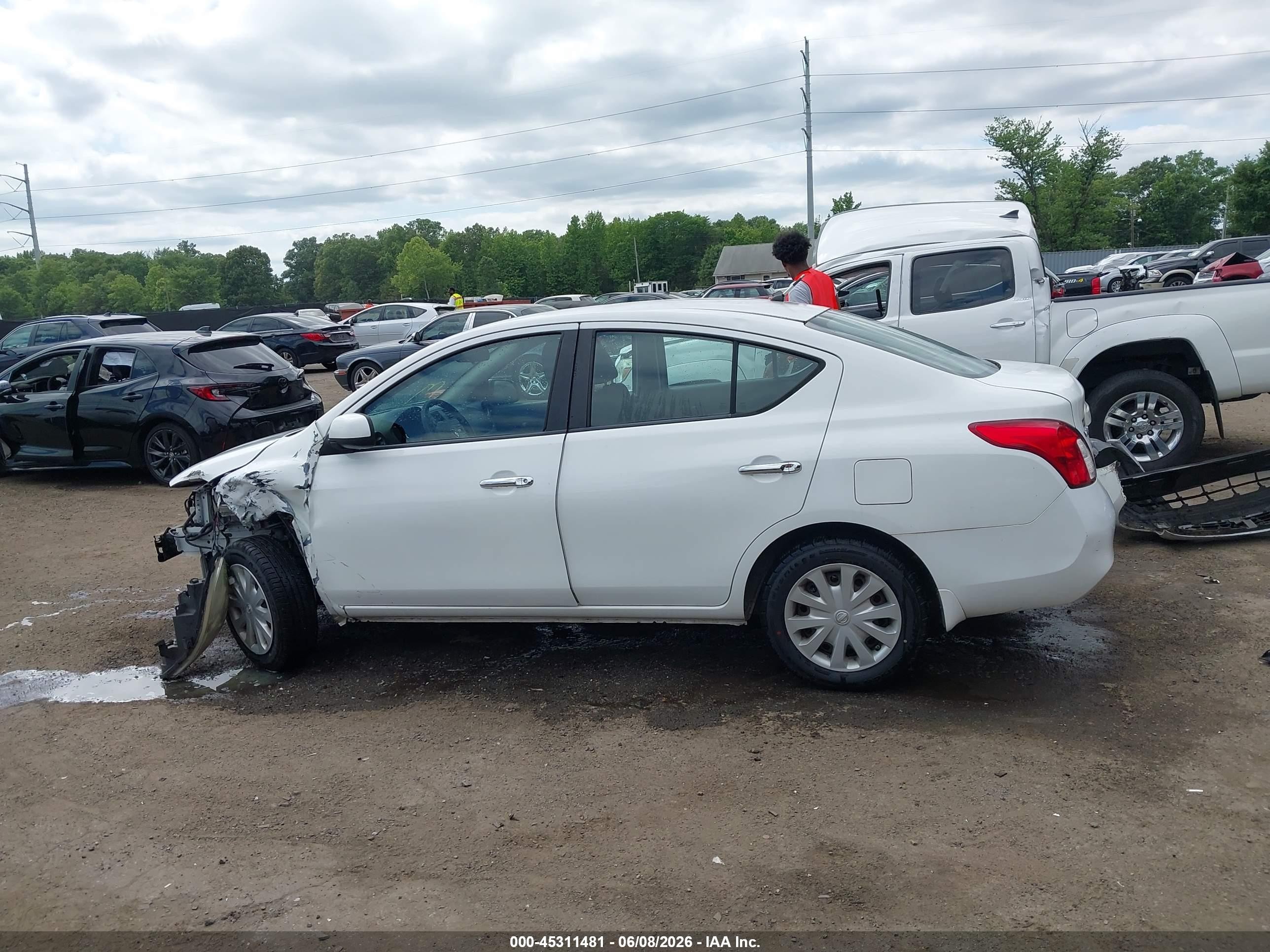 2012 Nissan Versa 1.6 Sv White vin: 3N1CN7AP8CL889207