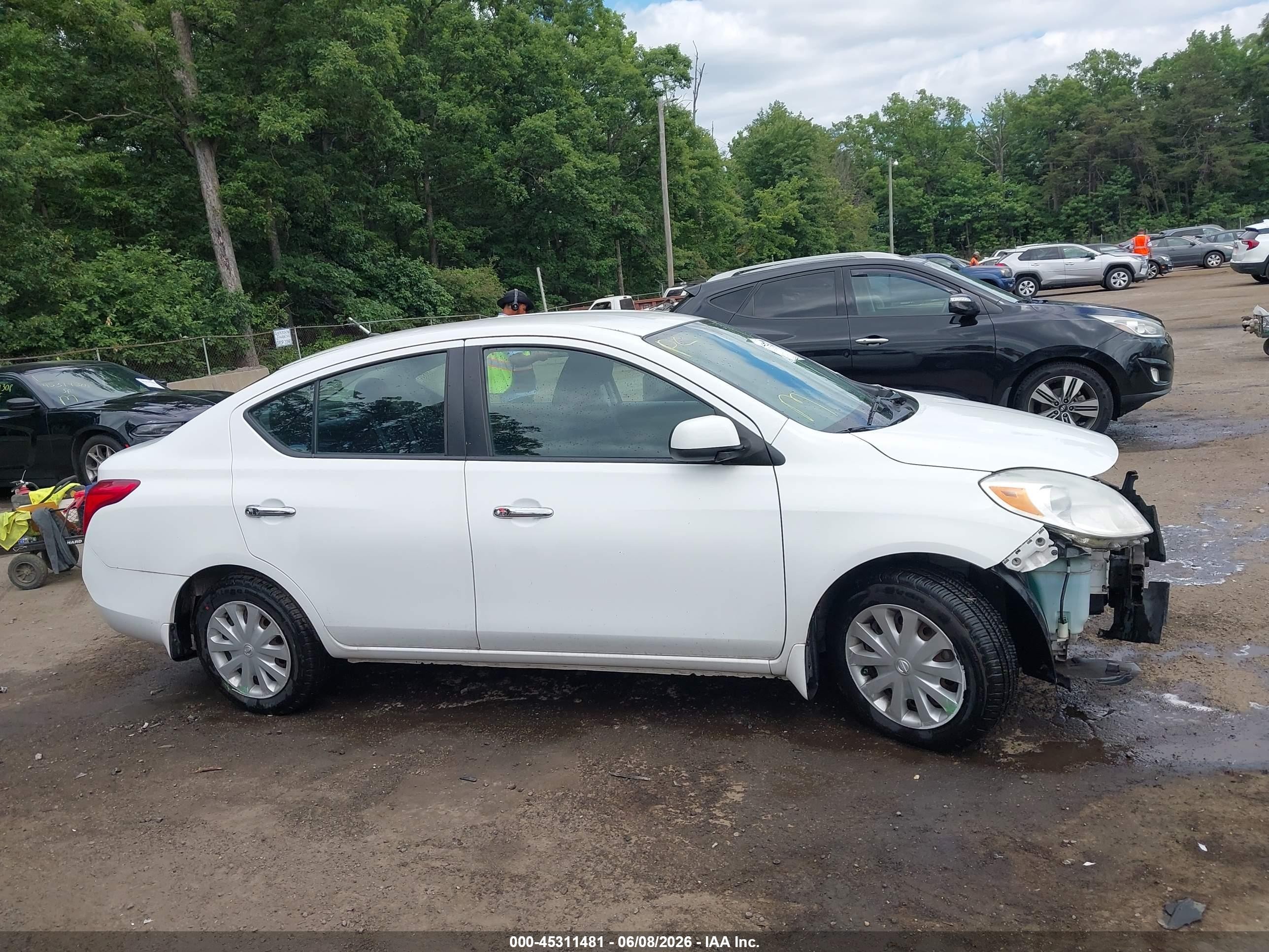 2012 Nissan Versa 1.6 Sv White vin: 3N1CN7AP8CL889207