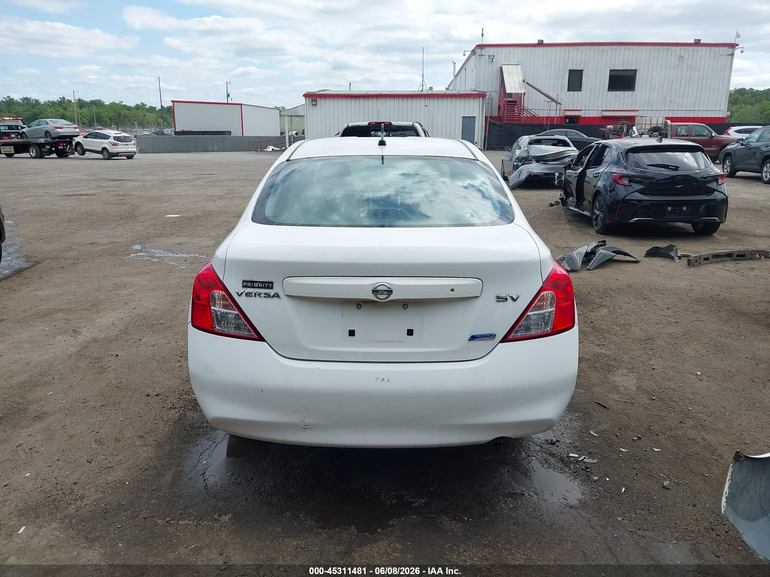 2012 Nissan Versa 1.6 Sv White vin: 3N1CN7AP8CL889207