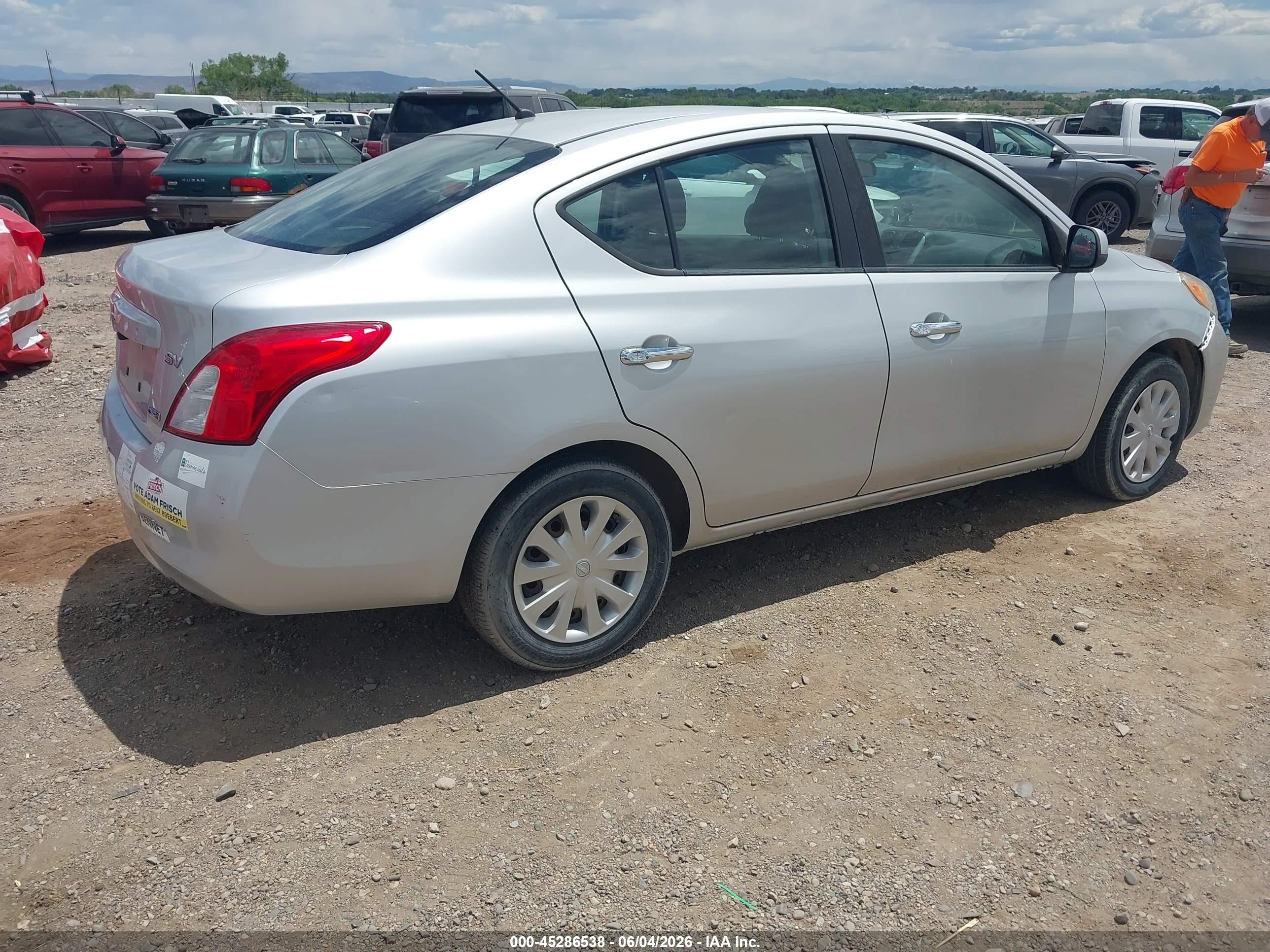 2012 Nissan Versa 1.6 Sv Silver vin: 3N1CN7AP8CL907107