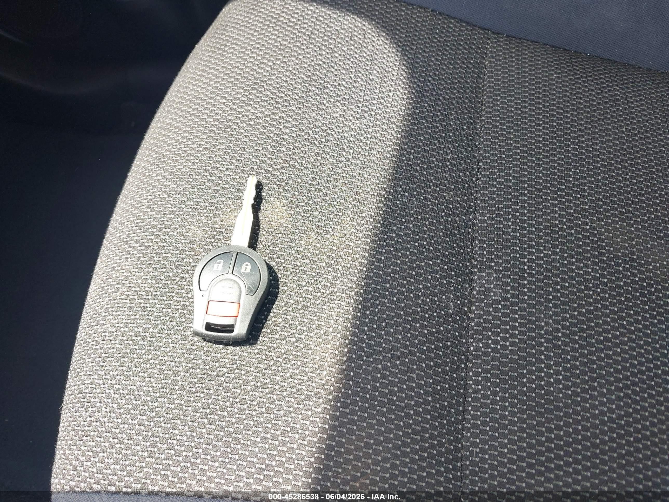 2012 Nissan Versa 1.6 Sv Silver vin: 3N1CN7AP8CL907107