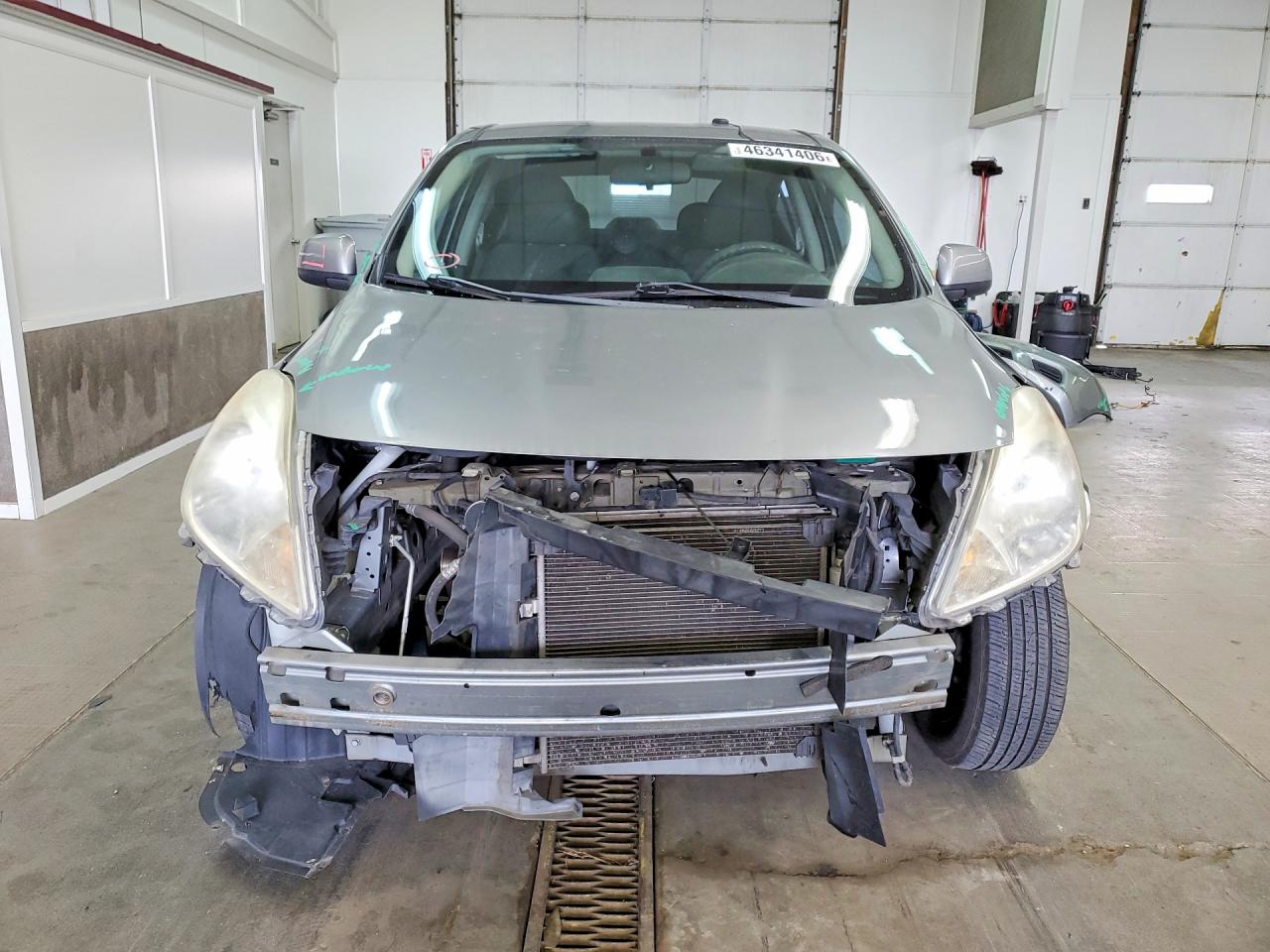 2012 Nissan Versa 1.6 S Серебряный vin: 3N1CN7AP8CL913263
